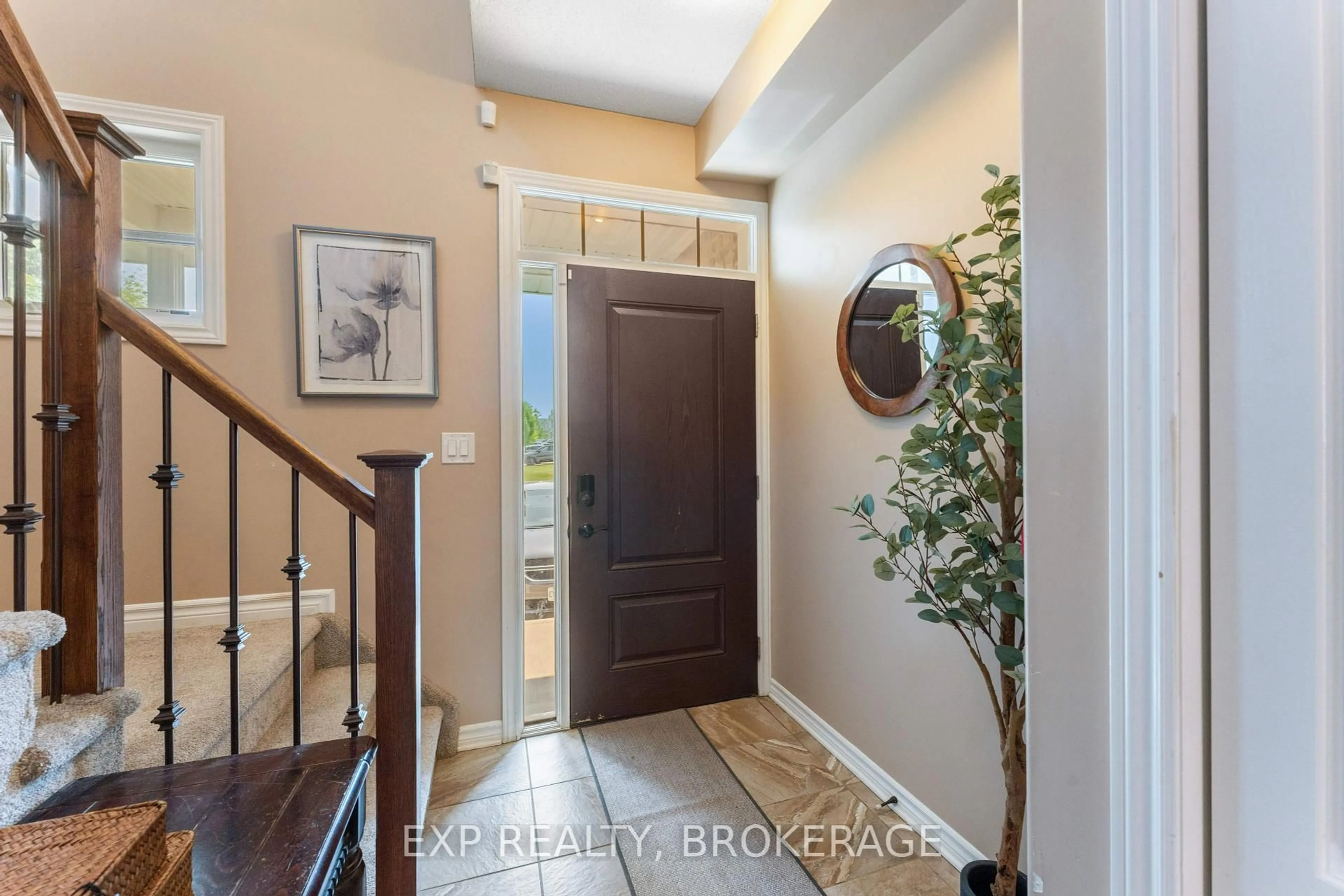 Indoor entryway for 1614 Crimson Cres, Kingston Ontario K7P 2W7