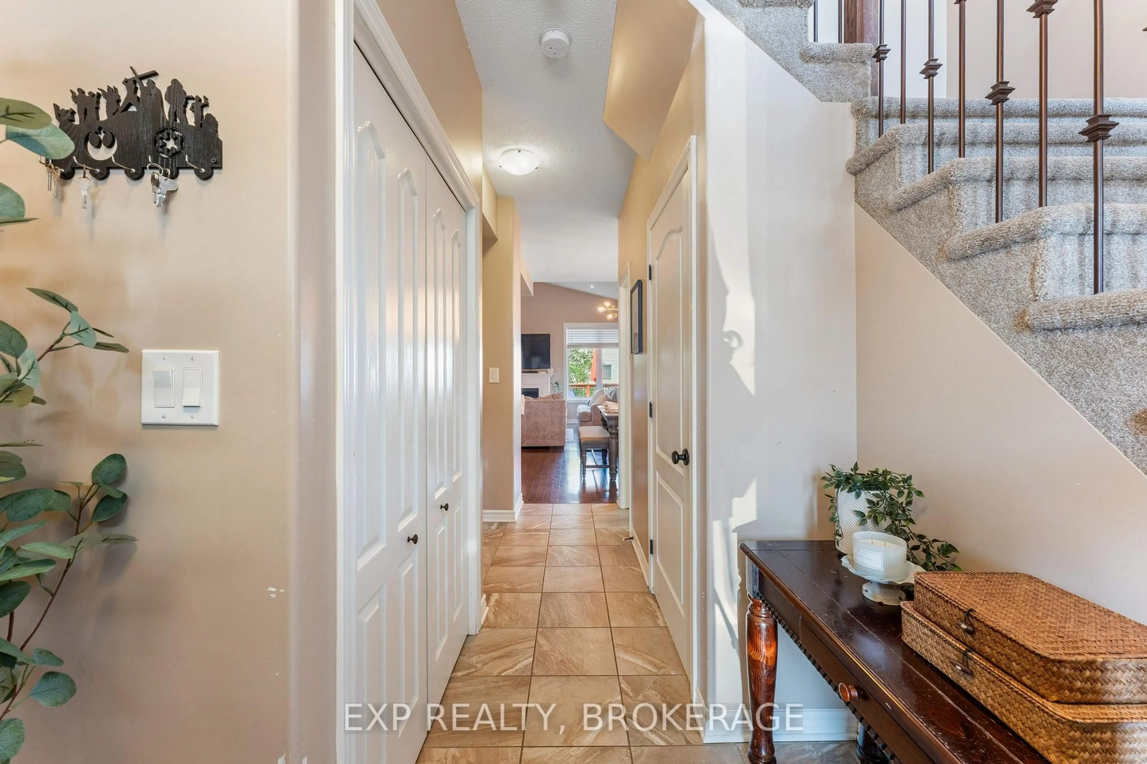 Indoor entryway for 1614 Crimson Cres, Kingston Ontario K7P 2W7