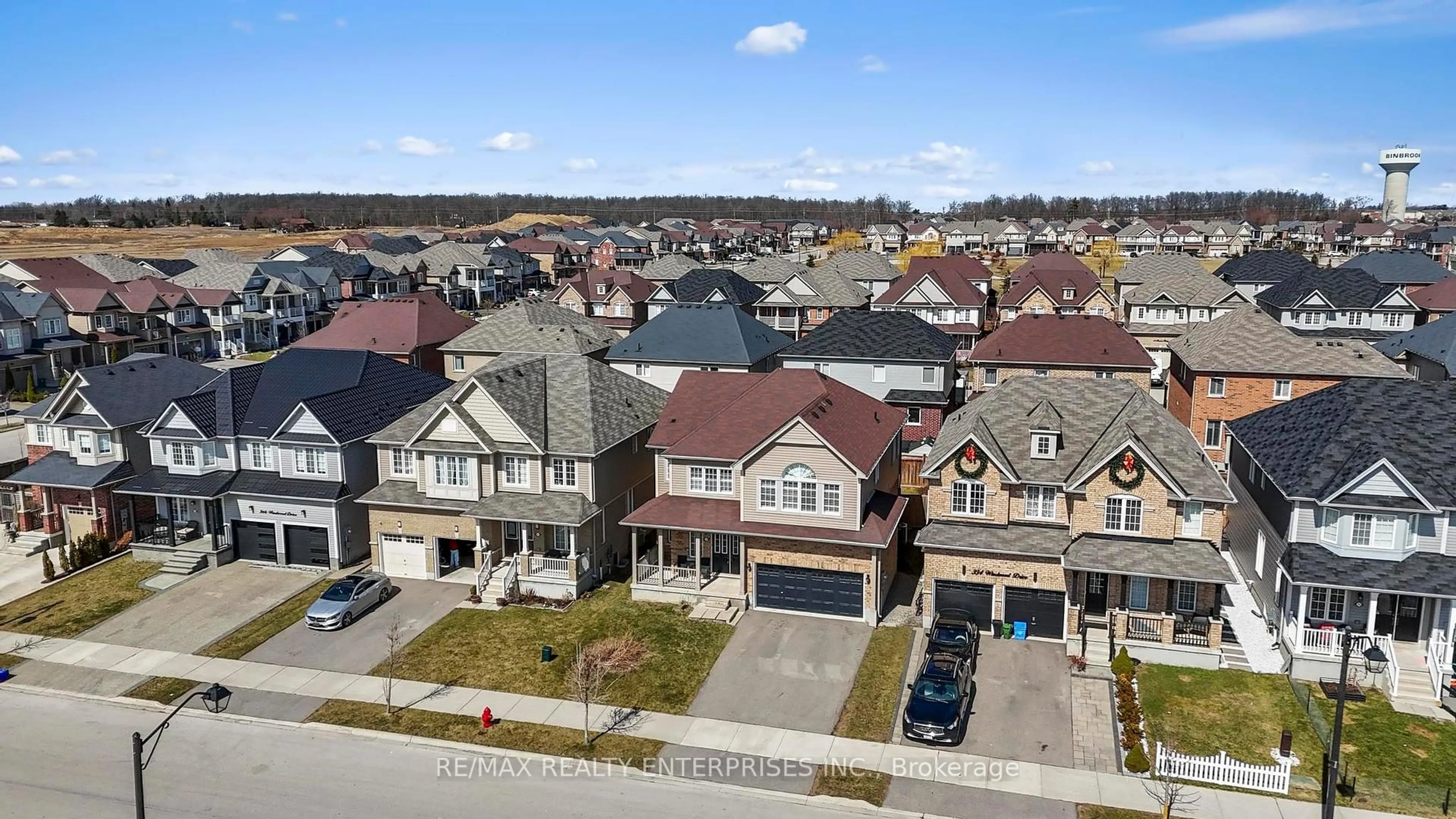 A pic from outside/outdoor area/front of a property/back of a property/a pic from drone, street for 358 Windwood Dr, Hamilton Ontario L0R 1C0