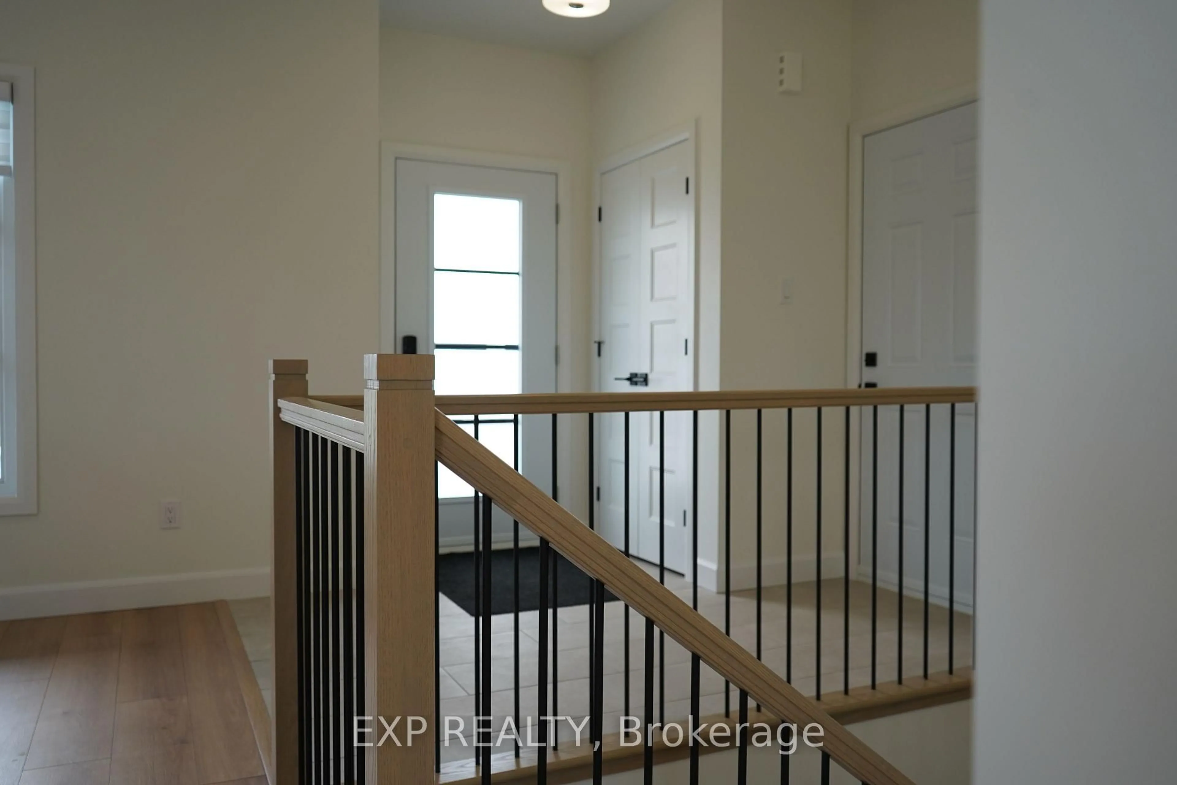 Indoor entryway for 937 Katia St, The Nation Ontario K0A 2M0