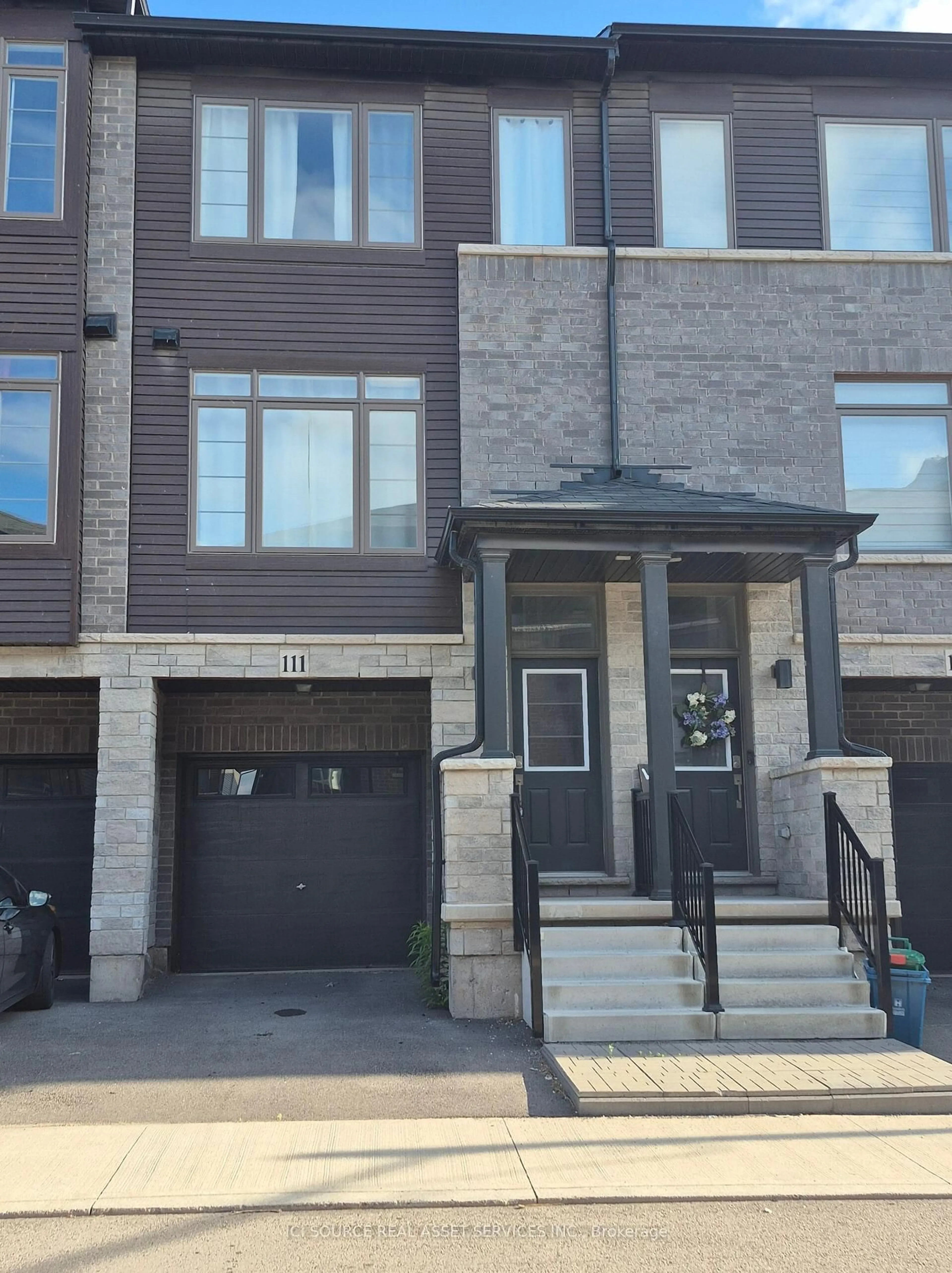Home with brick exterior material, street for 575 Woodward Ave #111, Hamilton Ontario L8H 0B3