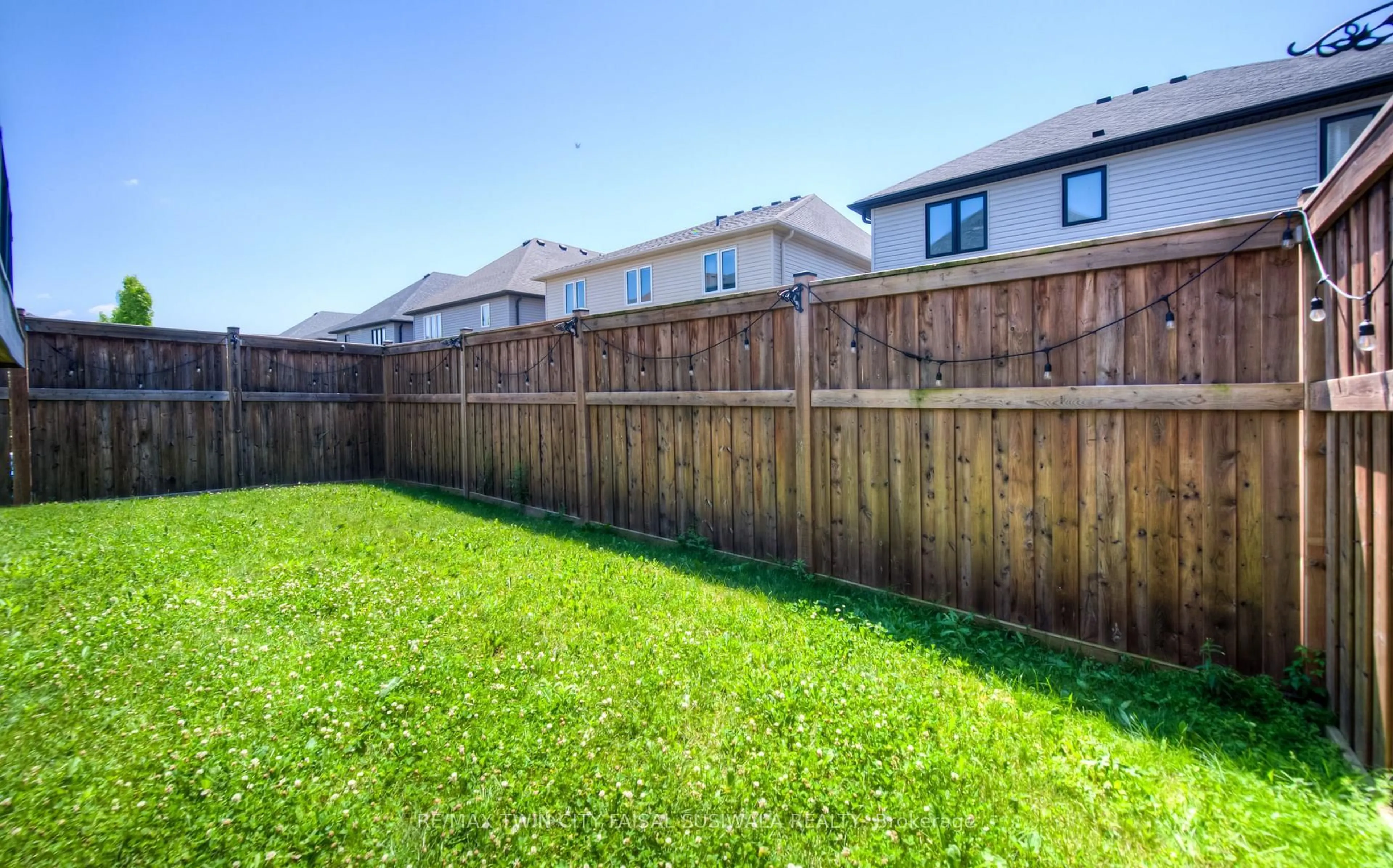 Patio, unknown for 362 Moorlands Cres, Kitchener Ontario N2P 0C5