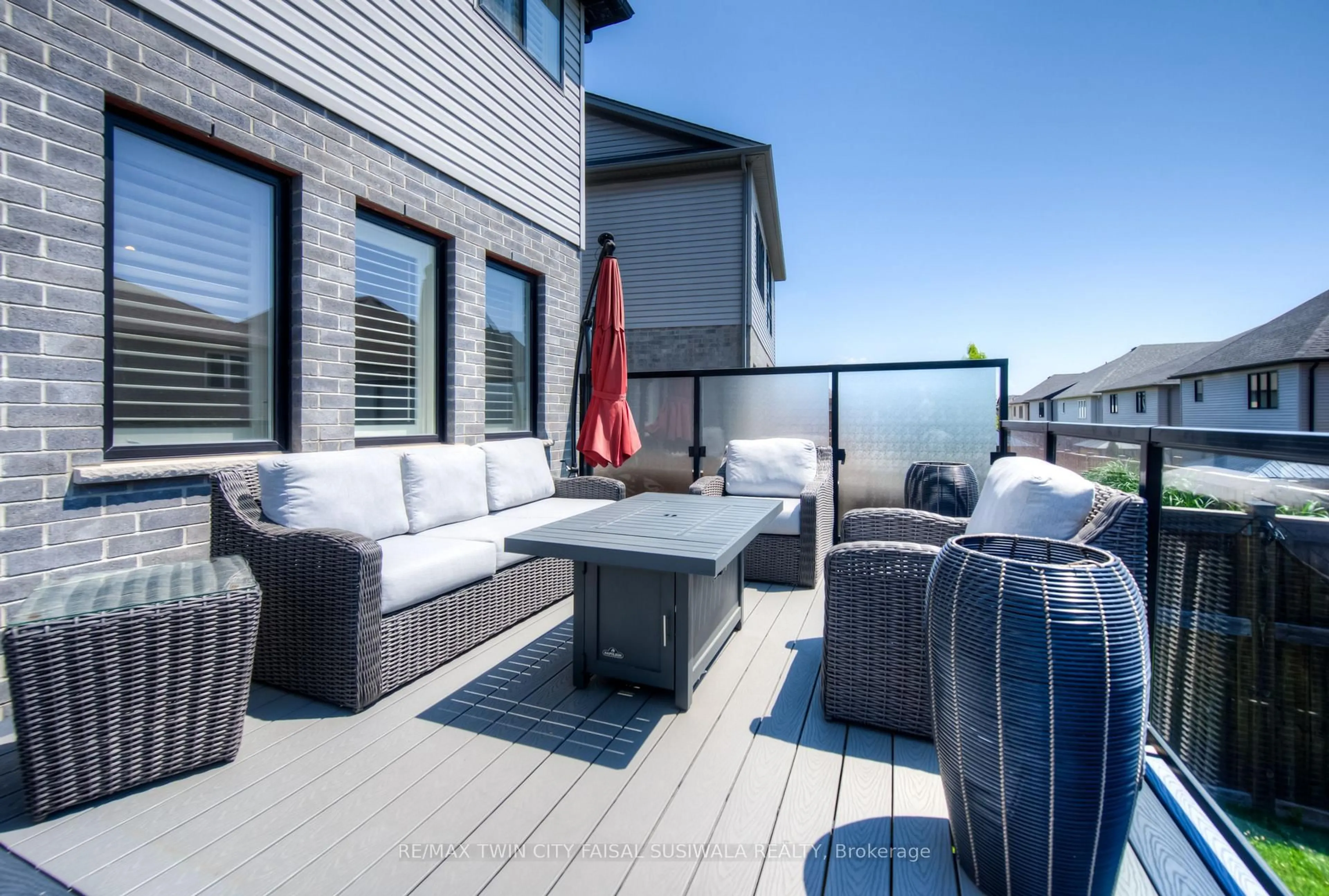Patio, unknown for 362 Moorlands Cres, Kitchener Ontario N2P 0C5
