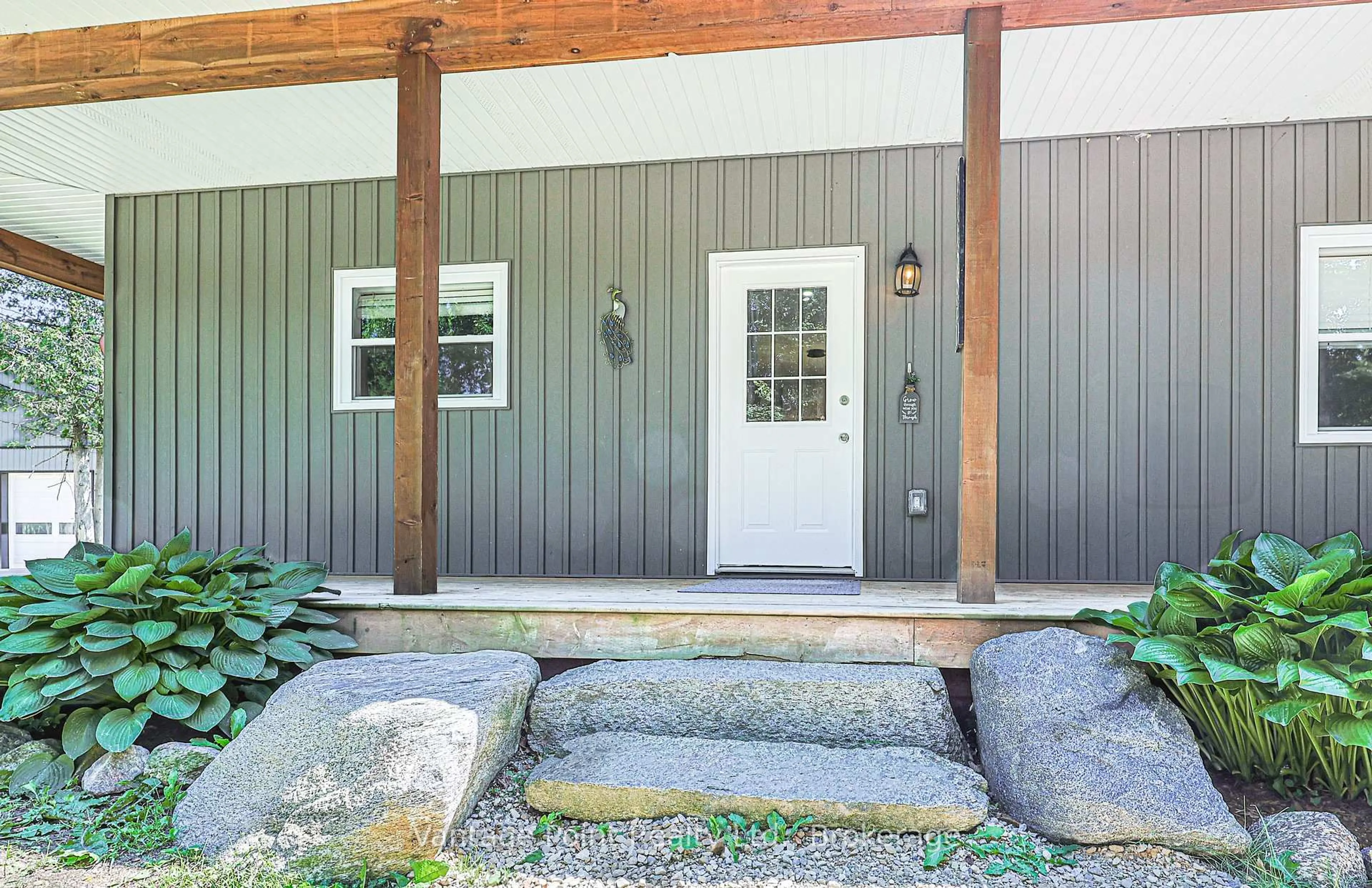 Indoor entryway for 114 Crawford Rd, Chatsworth Ontario N0H 1C0