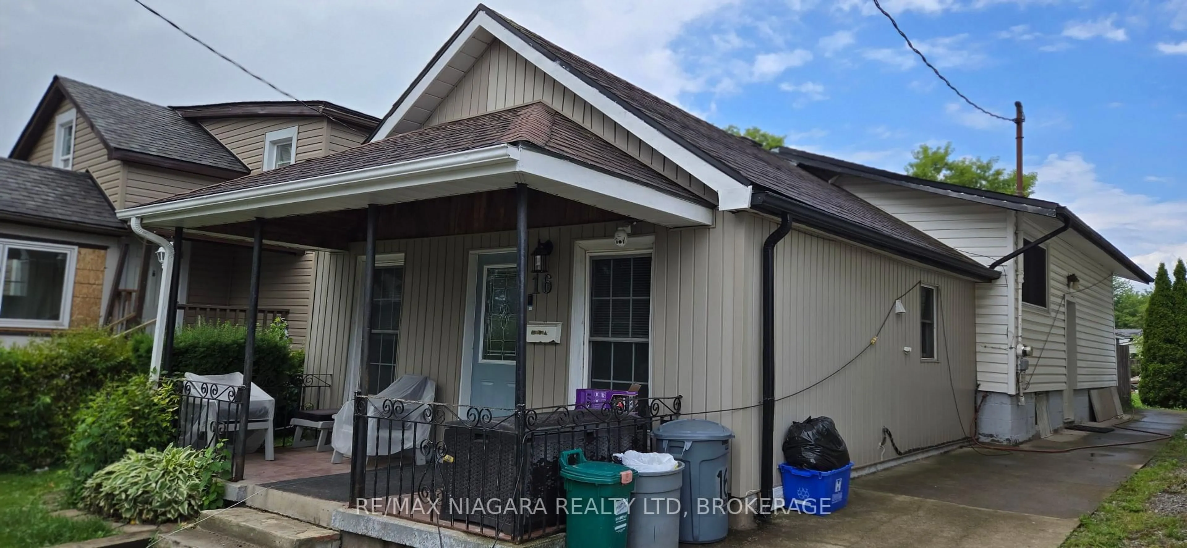 Home with vinyl exterior material, street for 16 Churchill St, St. Catharines Ontario L2S 2P2