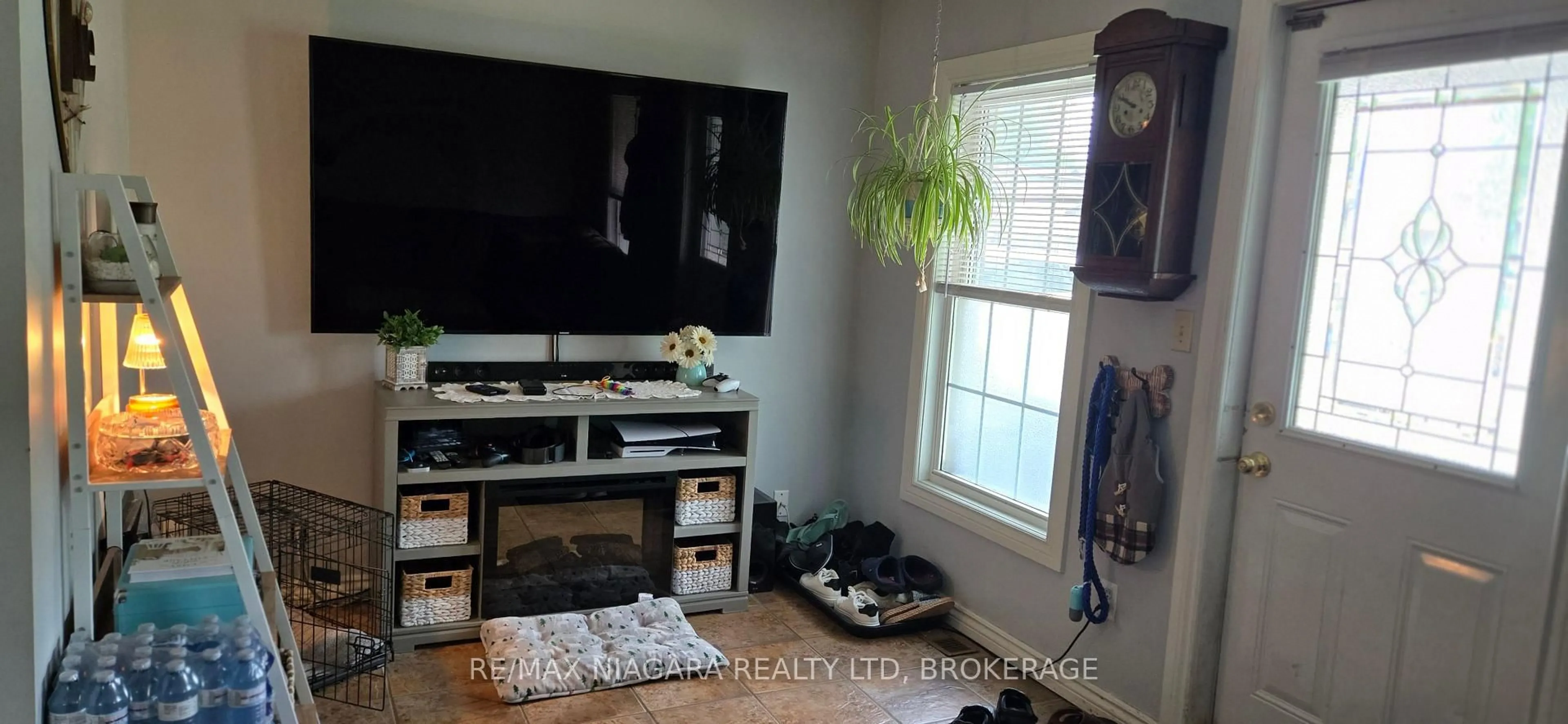 Home theater for 16 Churchill St, St. Catharines Ontario L2S 2P2