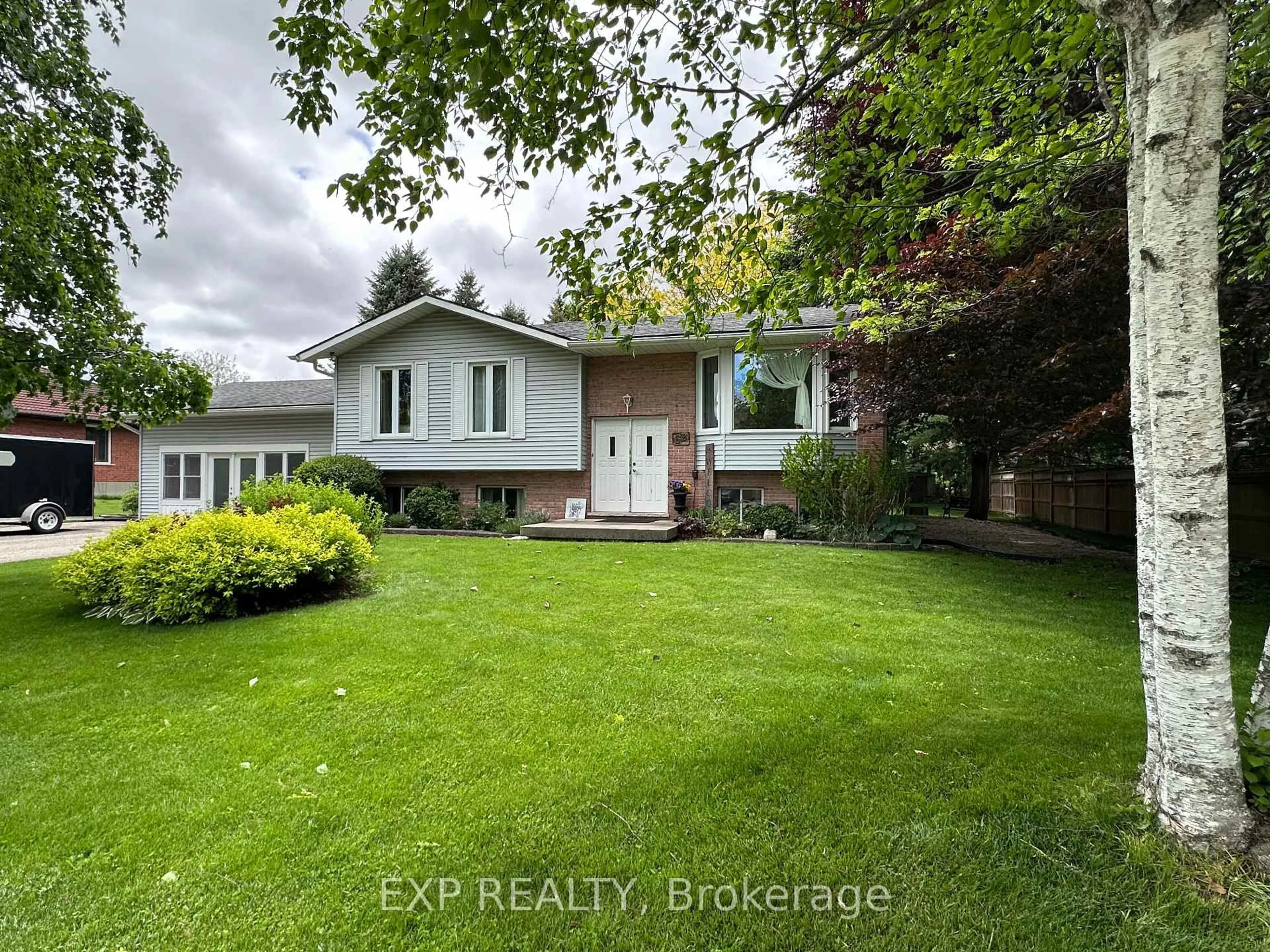A pic from outside/outdoor area/front of a property/back of a property/a pic from drone, street for 68 Thompson Pl, East Zorra-Tavistock Ontario N0J 1M0
