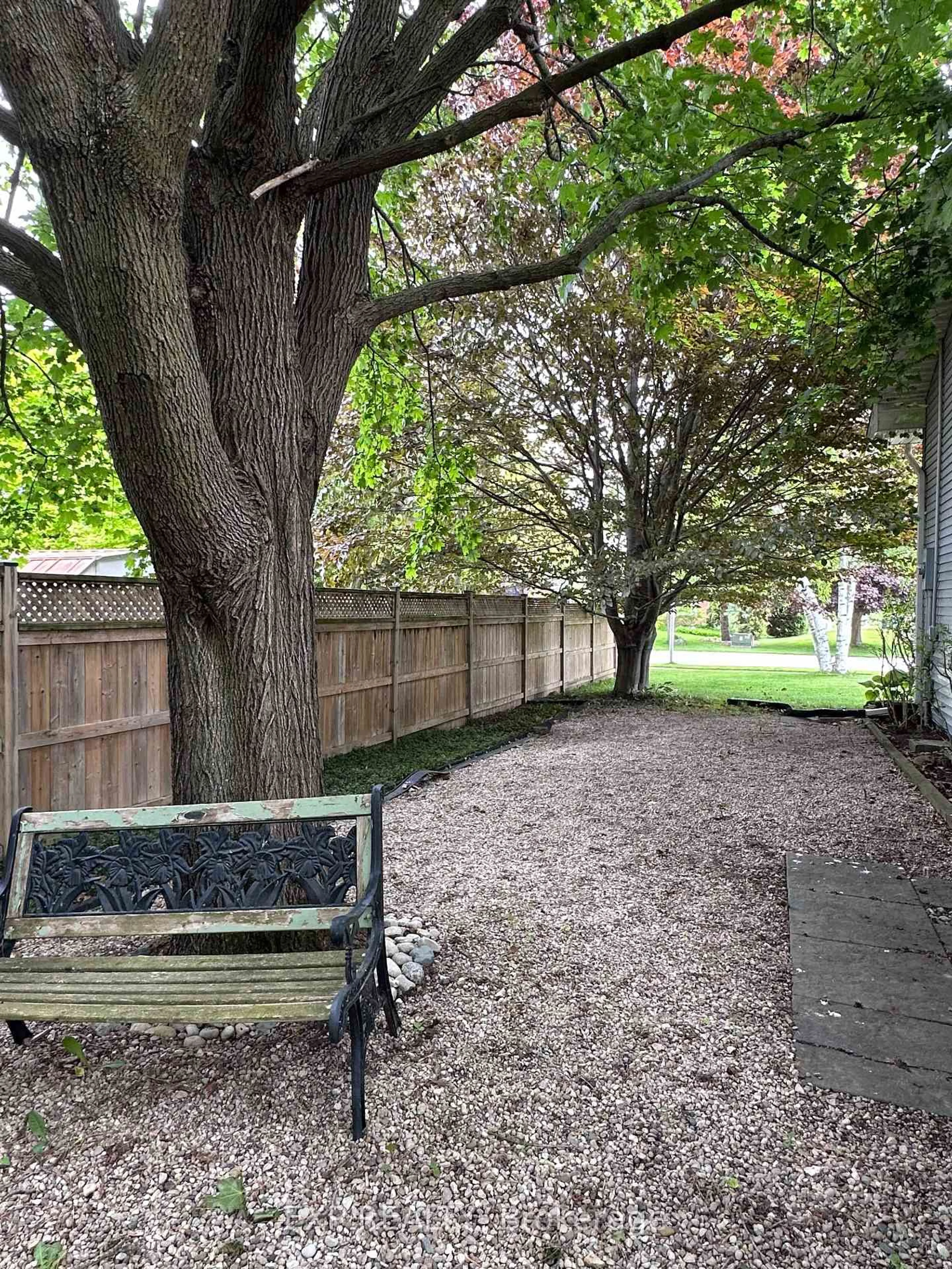 Patio, street for 68 Thompson Pl, East Zorra-Tavistock Ontario N0J 1M0