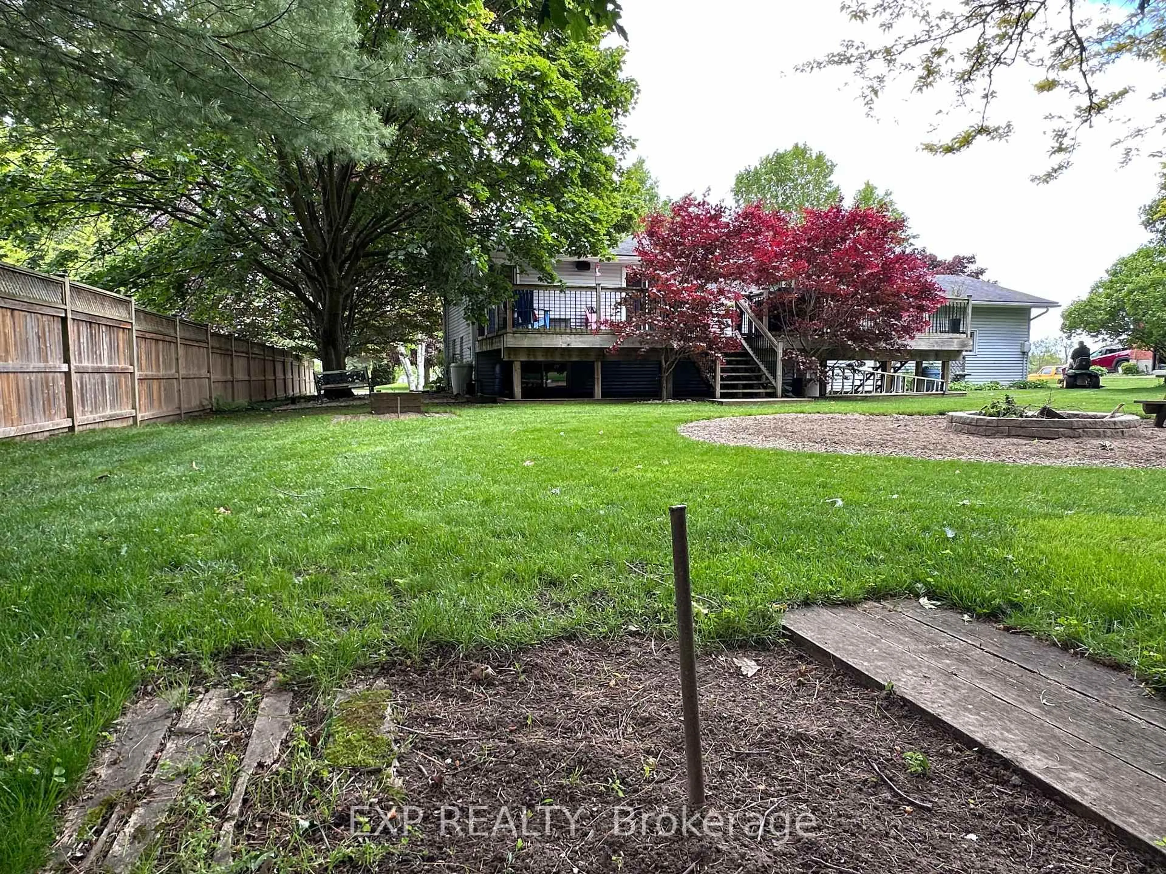 A pic from outside/outdoor area/front of a property/back of a property/a pic from drone, street for 68 Thompson Pl, East Zorra-Tavistock Ontario N0J 1M0
