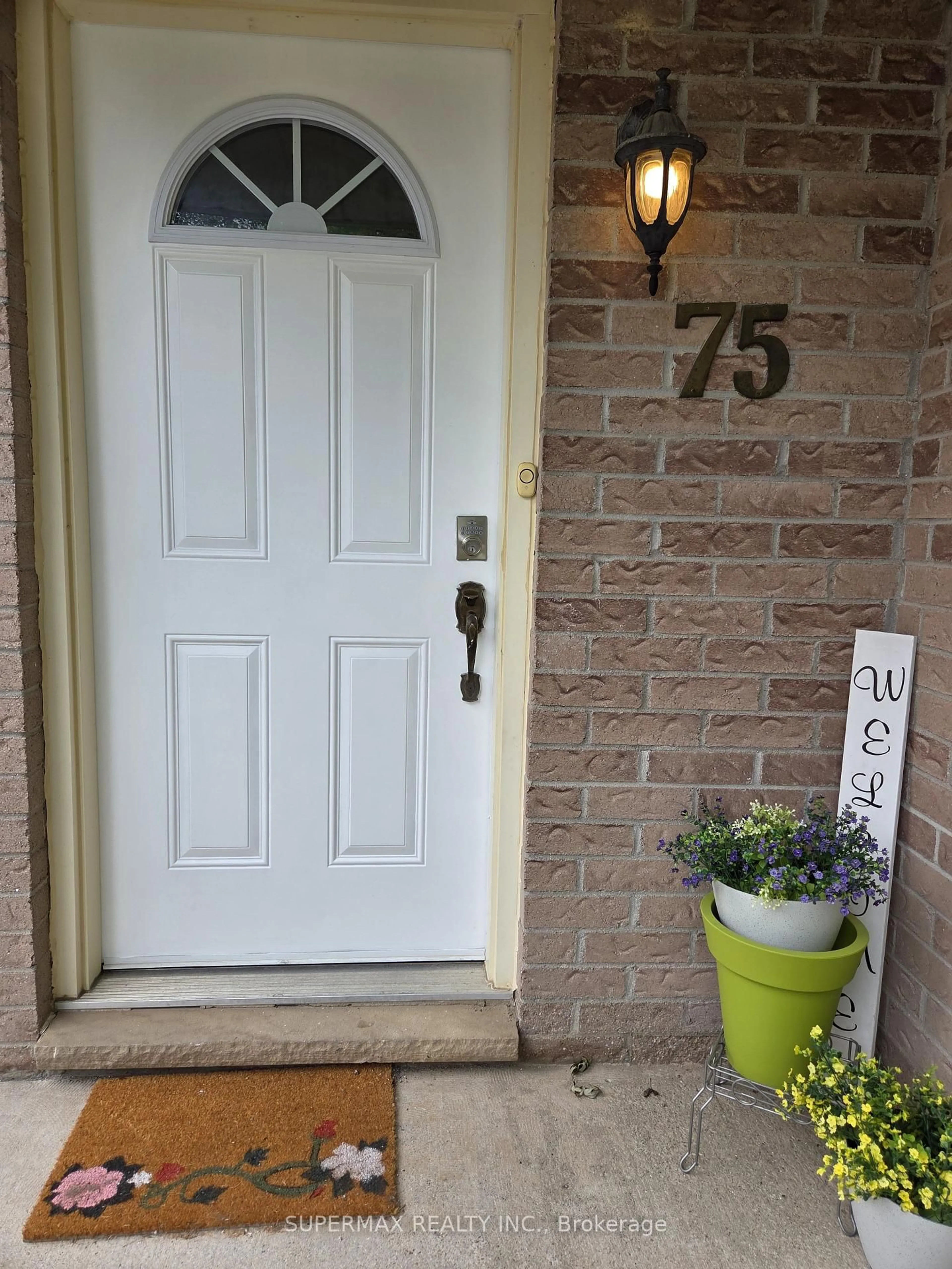 Indoor entryway for 75 Constable Crt, London North Ontario N6G 3N7