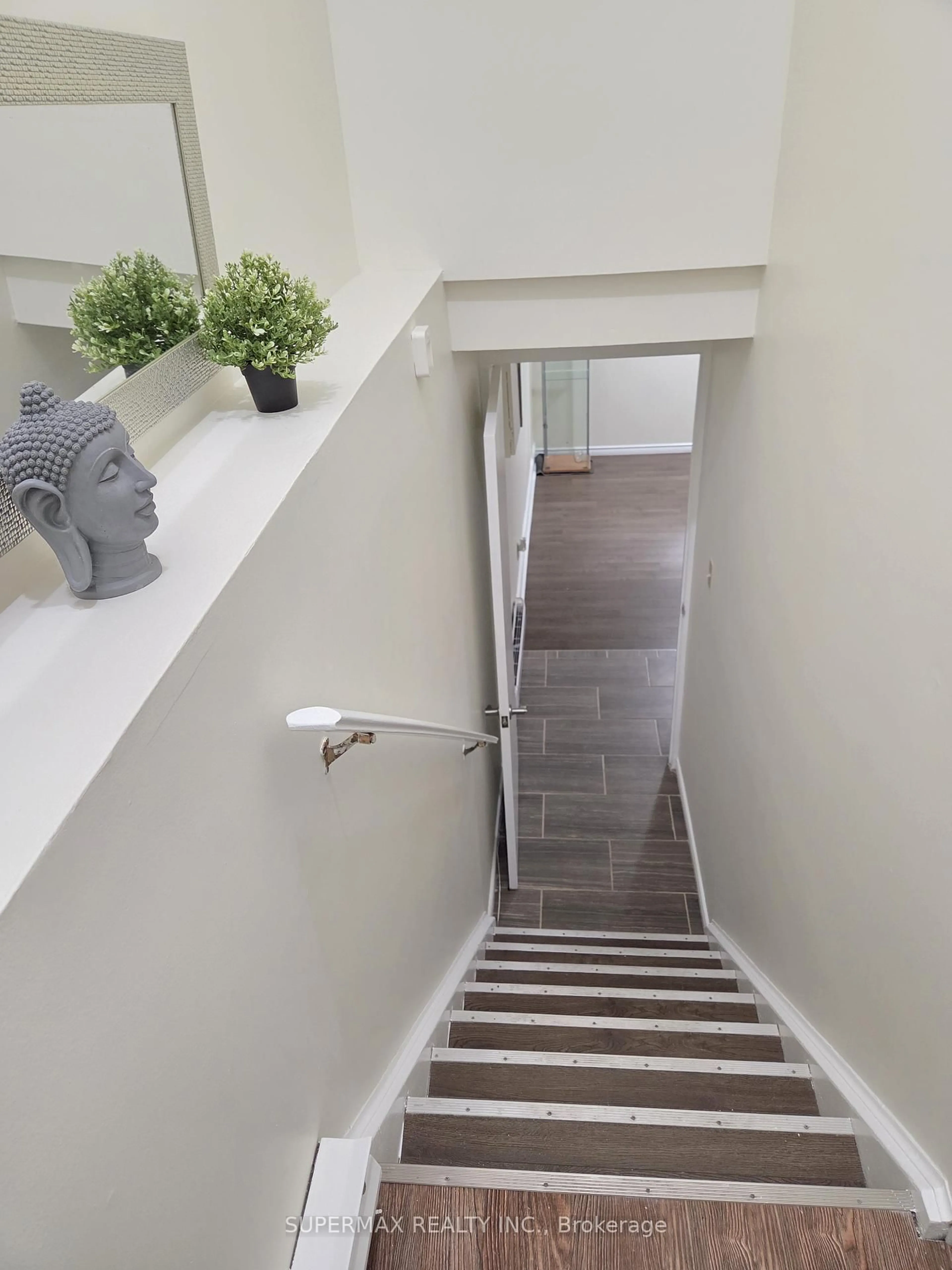 Stairs for 75 Constable Crt, London North Ontario N6G 3N7