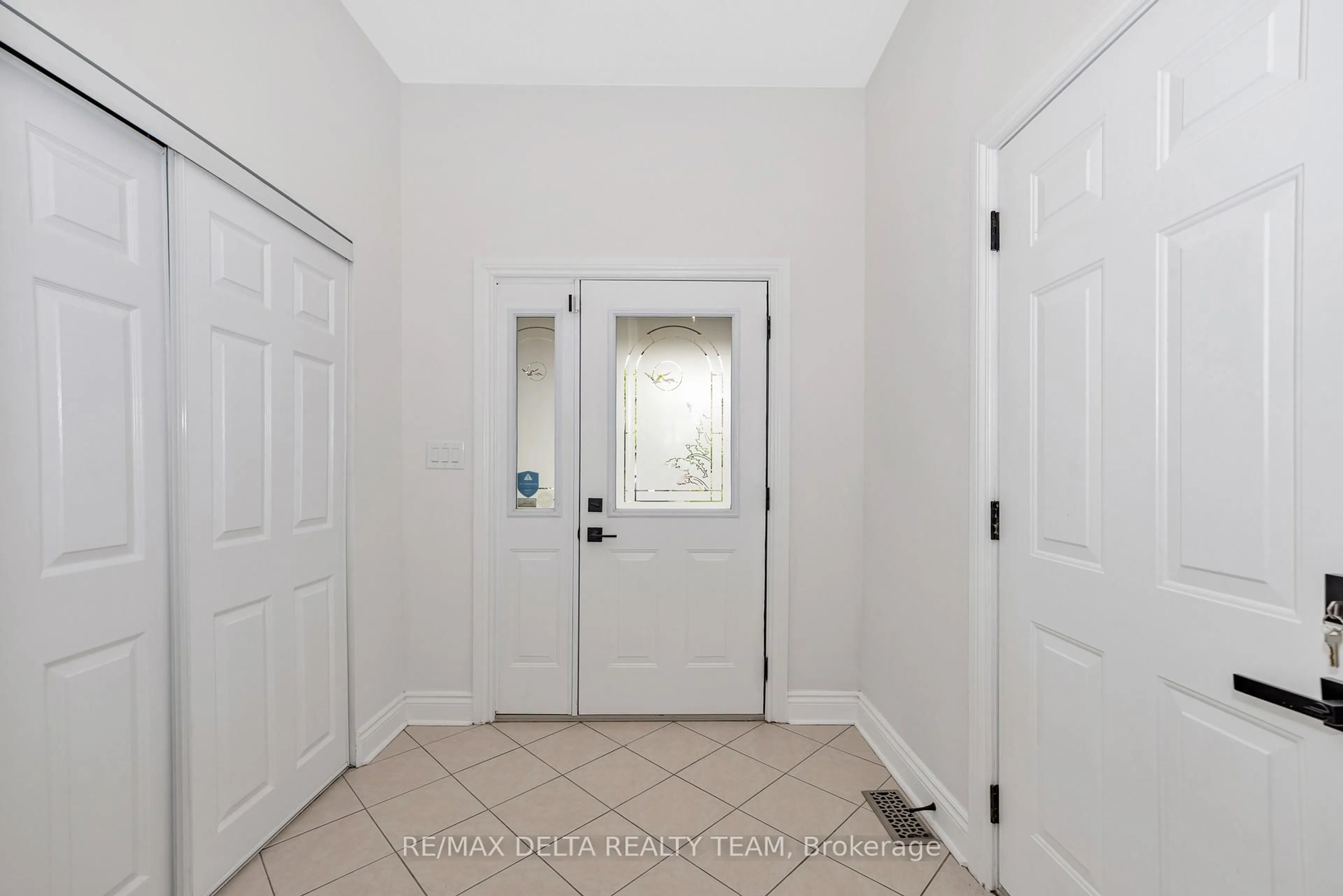 Indoor entryway for 551 Casabella Dr, Orleans Ontario K4A 4Y1