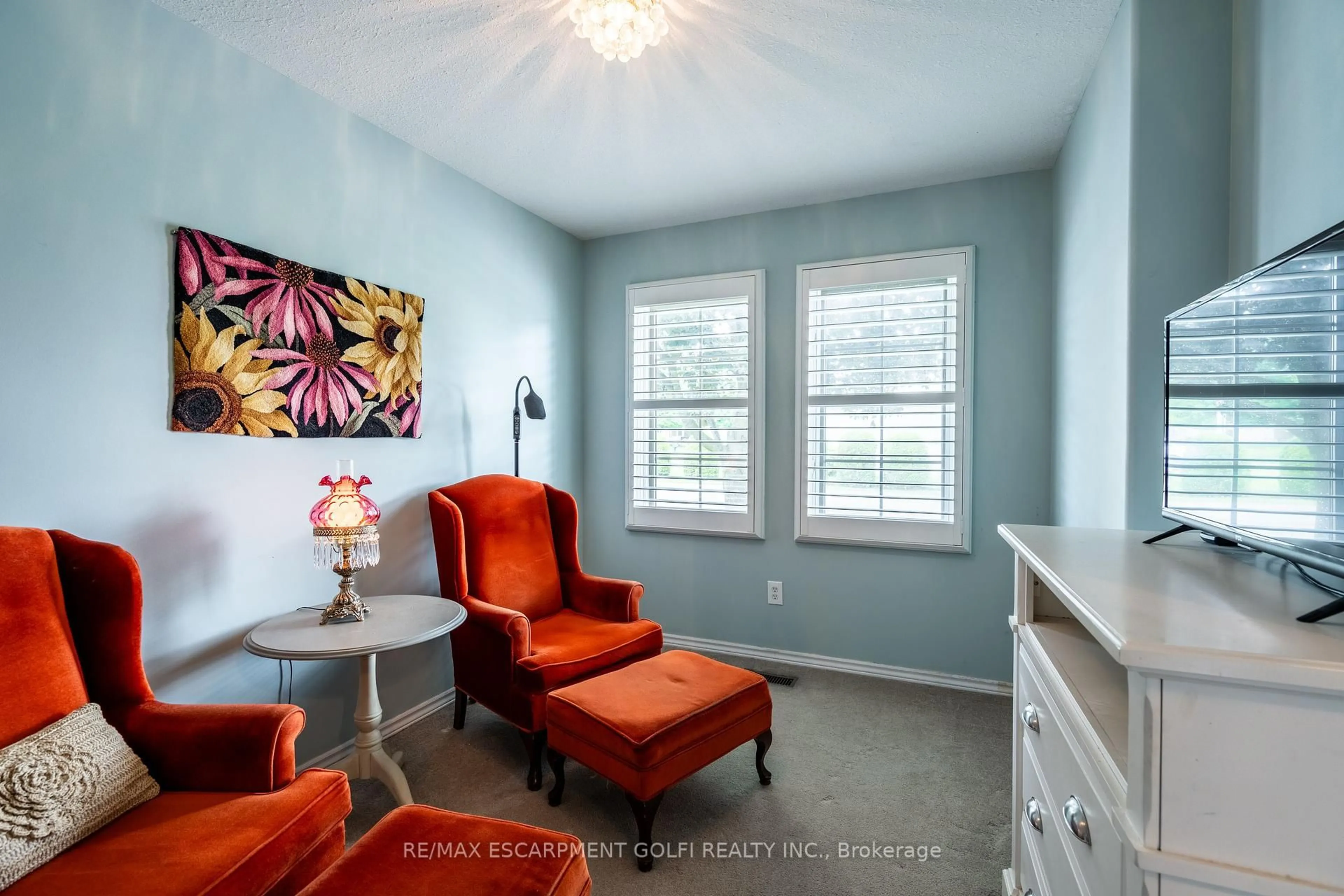 Living room with furniture, unknown for 19 Hanlon Pl #3, Brant Ontario N3L 4E8