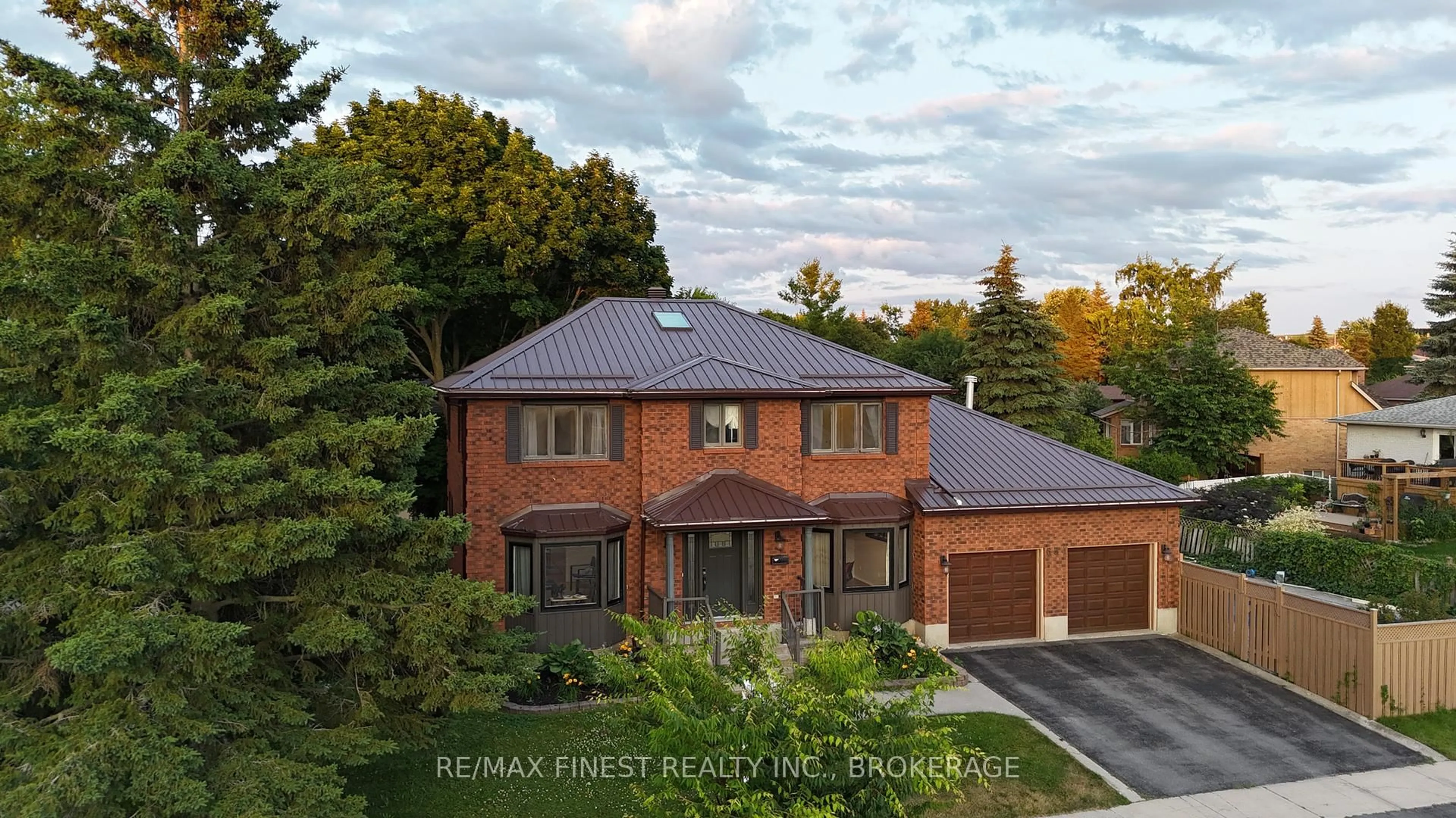 A pic from outside/outdoor area/front of a property/back of a property/a pic from drone, street for 634 Fernmoor St, Kingston Ontario K7M 8K5