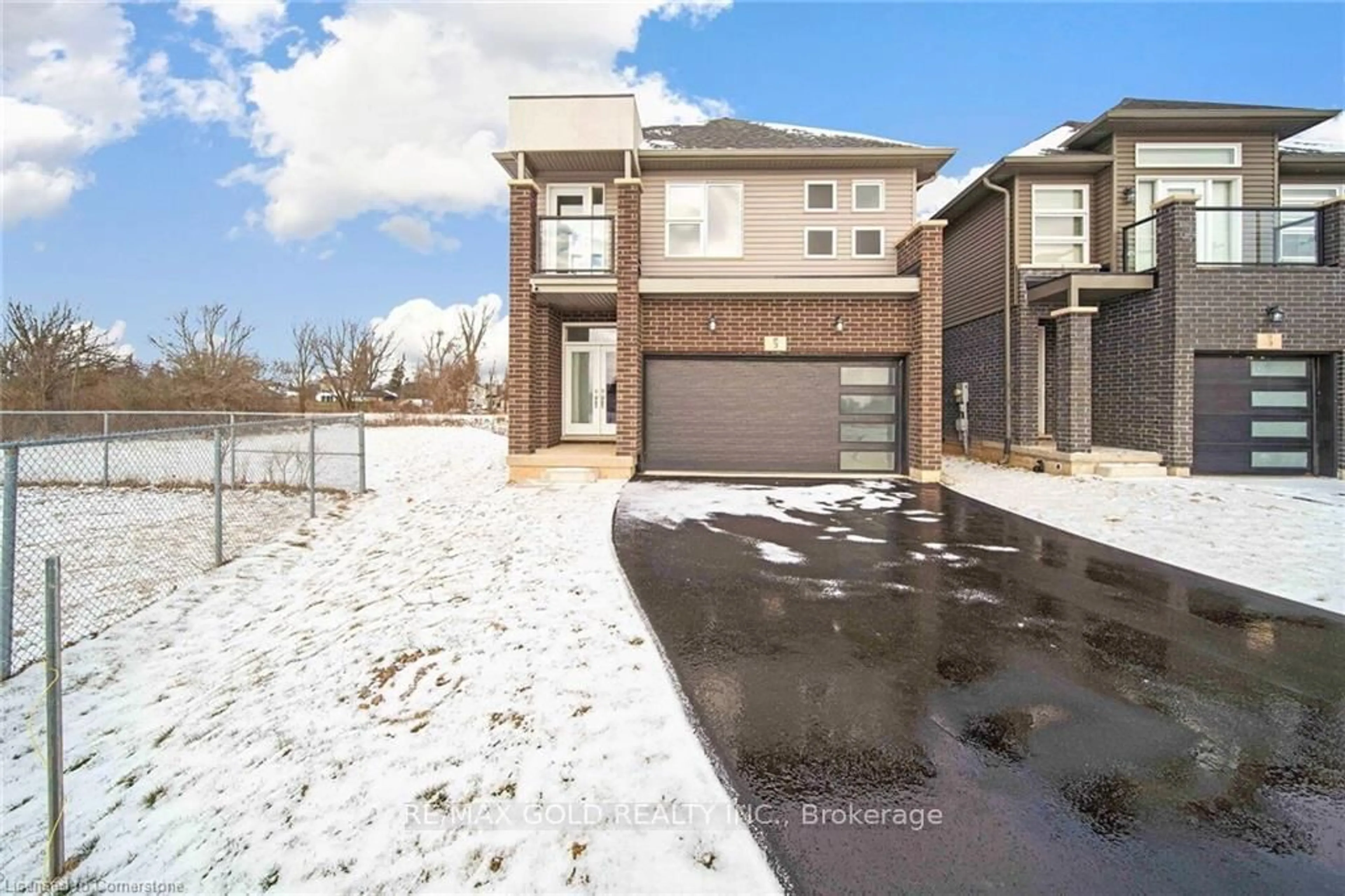 Home with brick exterior material, street for 3 Caroline St, Welland Ontario L3B 0J8