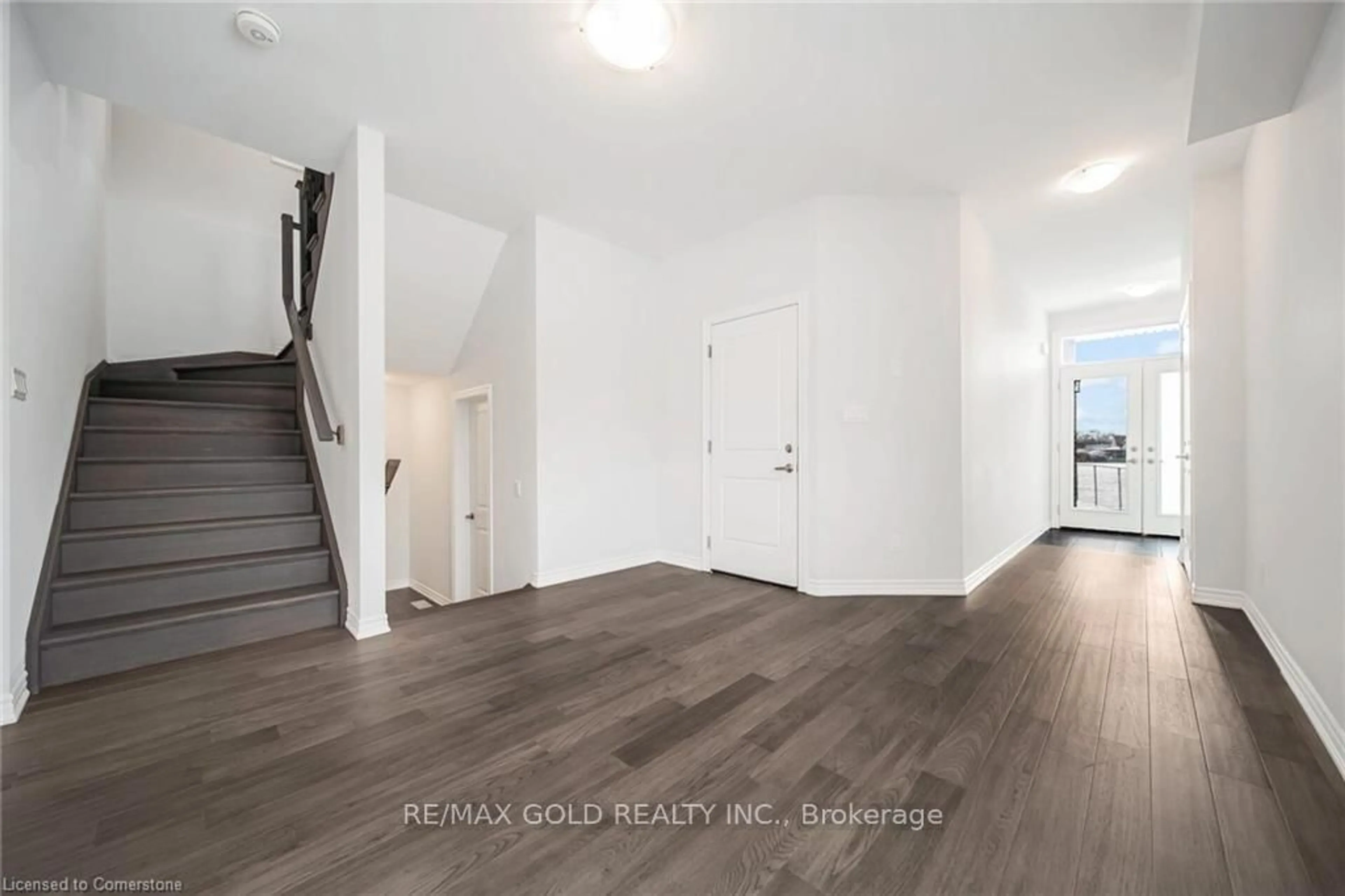 Indoor entryway for 3 Caroline St, Welland Ontario L3B 0J8