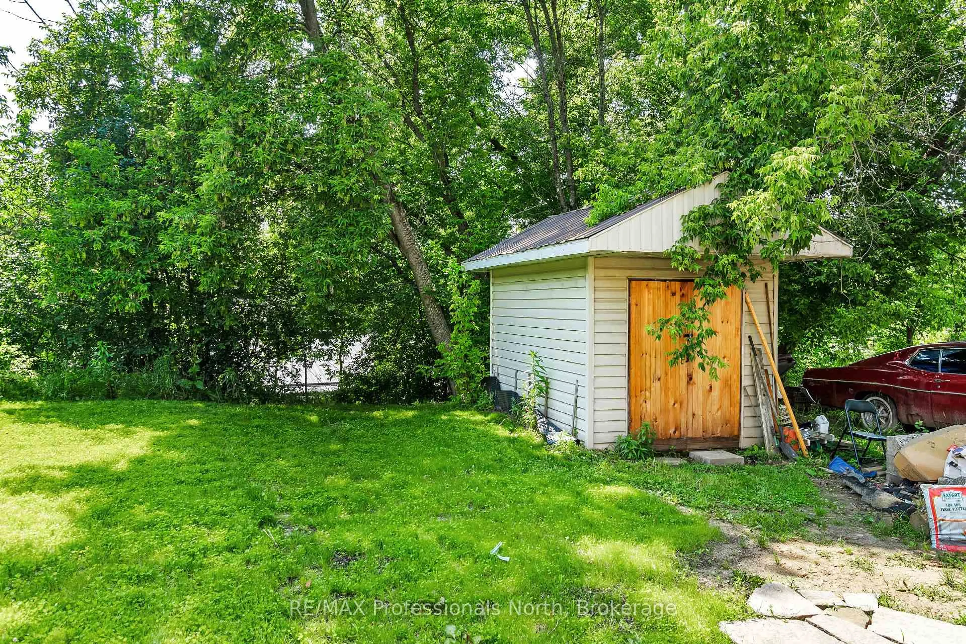 Shed for 19 Henry St, Huntsville Ontario P1H 1V5