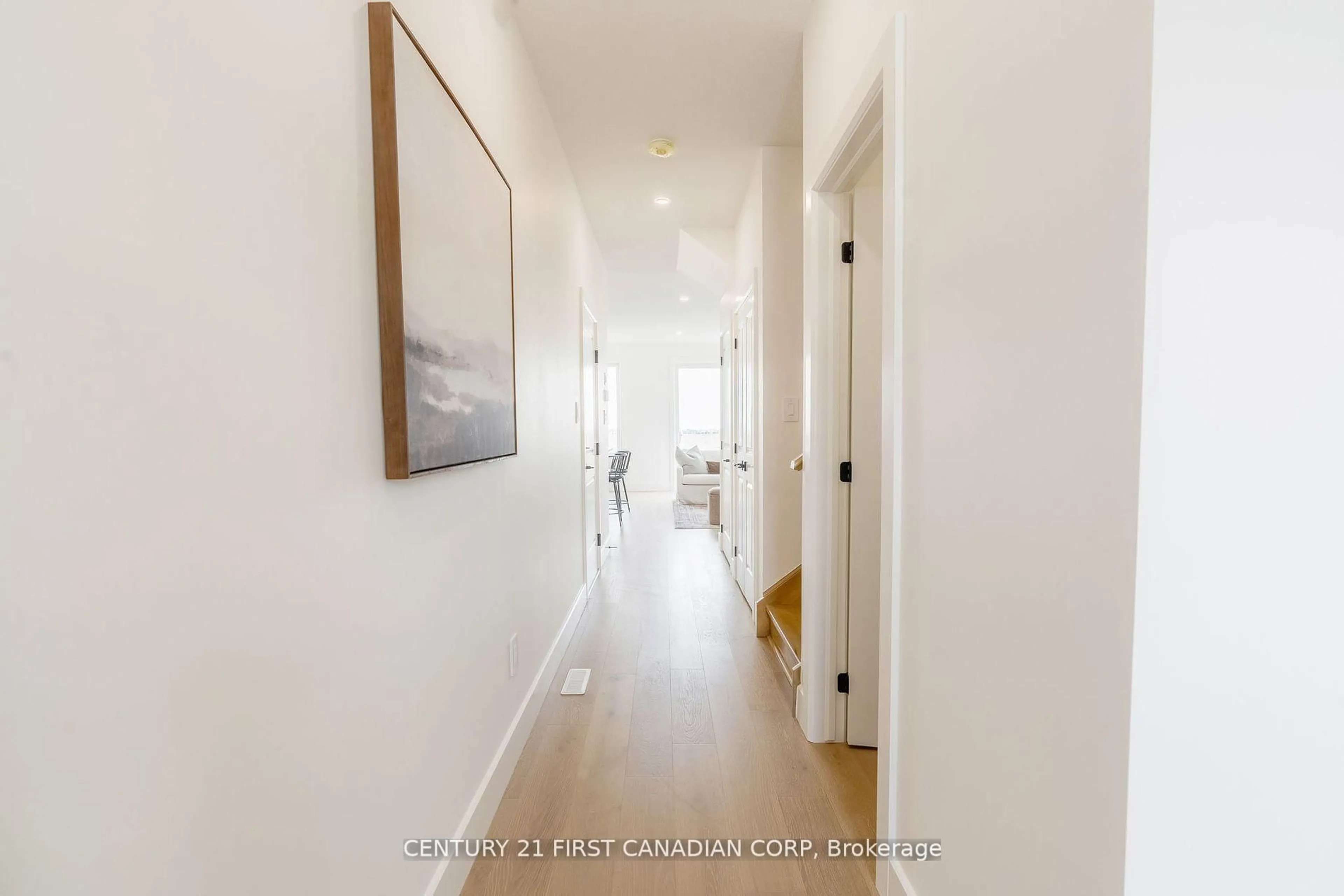 Indoor entryway for 147-31 SCOTTS Dr, Lucan Biddulph Ontario N0M 2J0