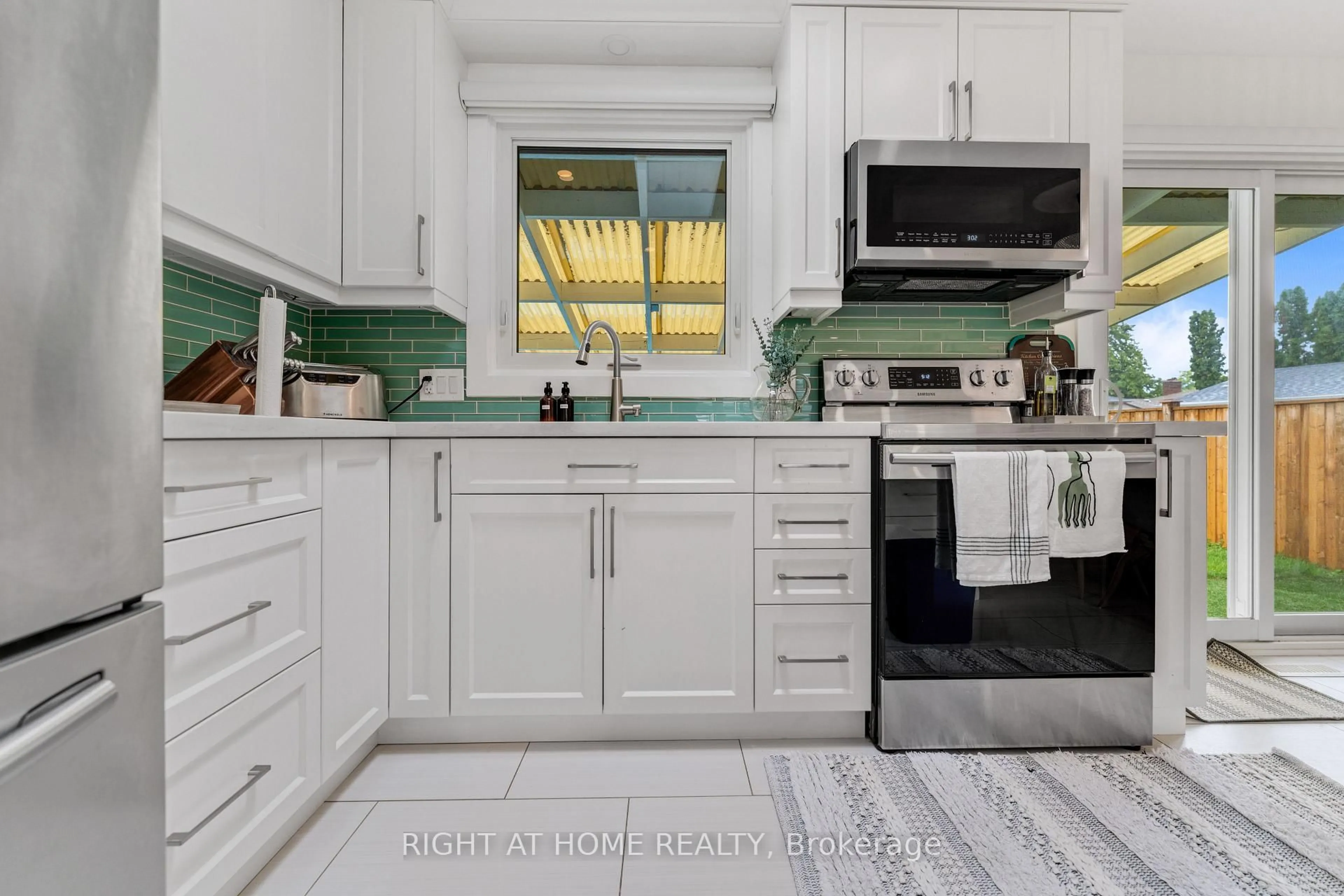 Contemporary kitchen, ceramic/tile floor for 11 Nickel St, St. Catharines Ontario L2M 1L4