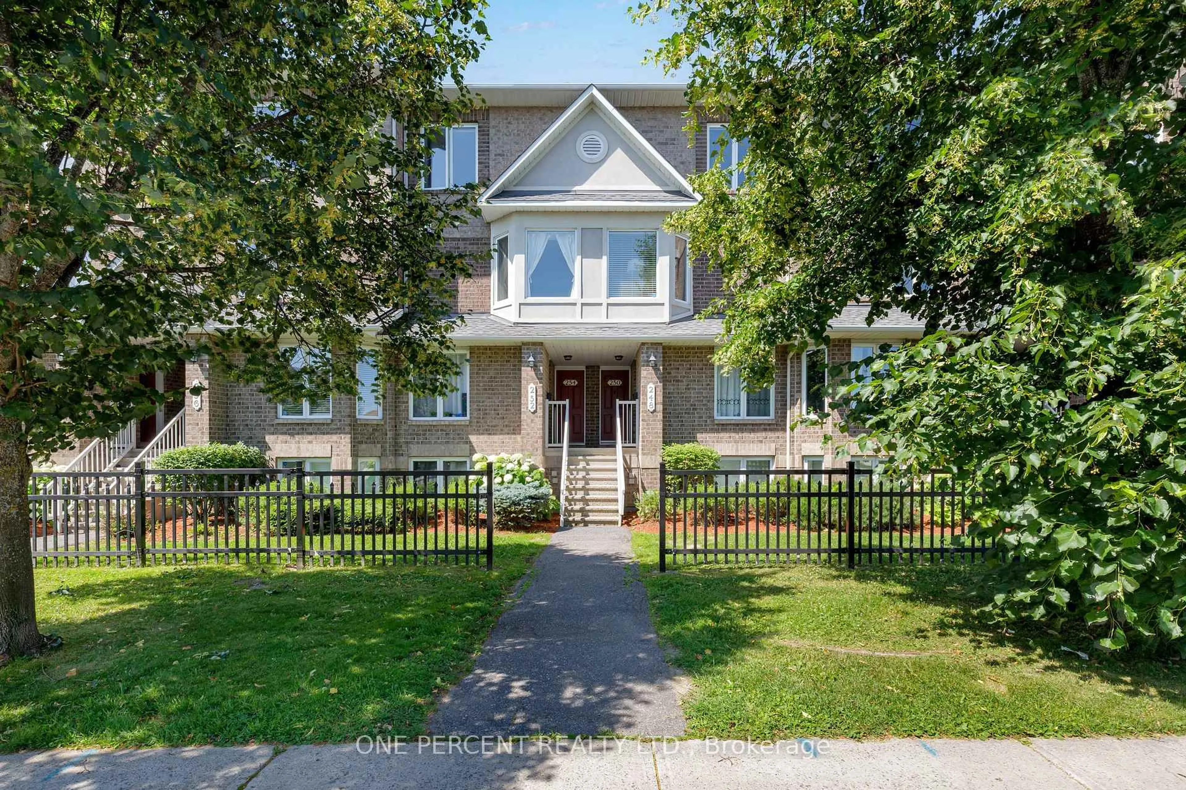 Unknown for 250 Cresthaven Dr #3, Ottawa Ontario K2G 6W4