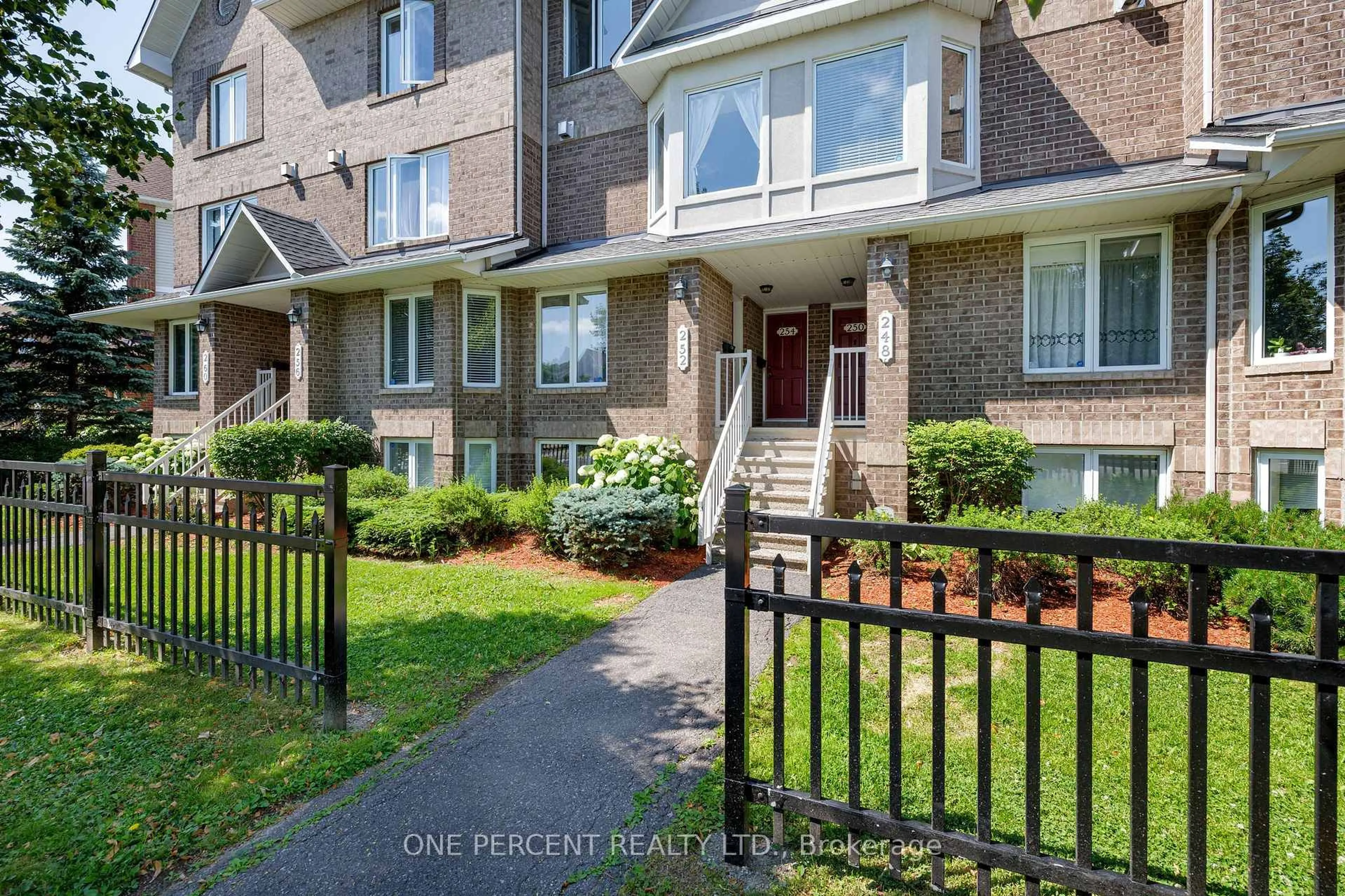 Unknown for 250 Cresthaven Dr #3, Ottawa Ontario K2G 6W4