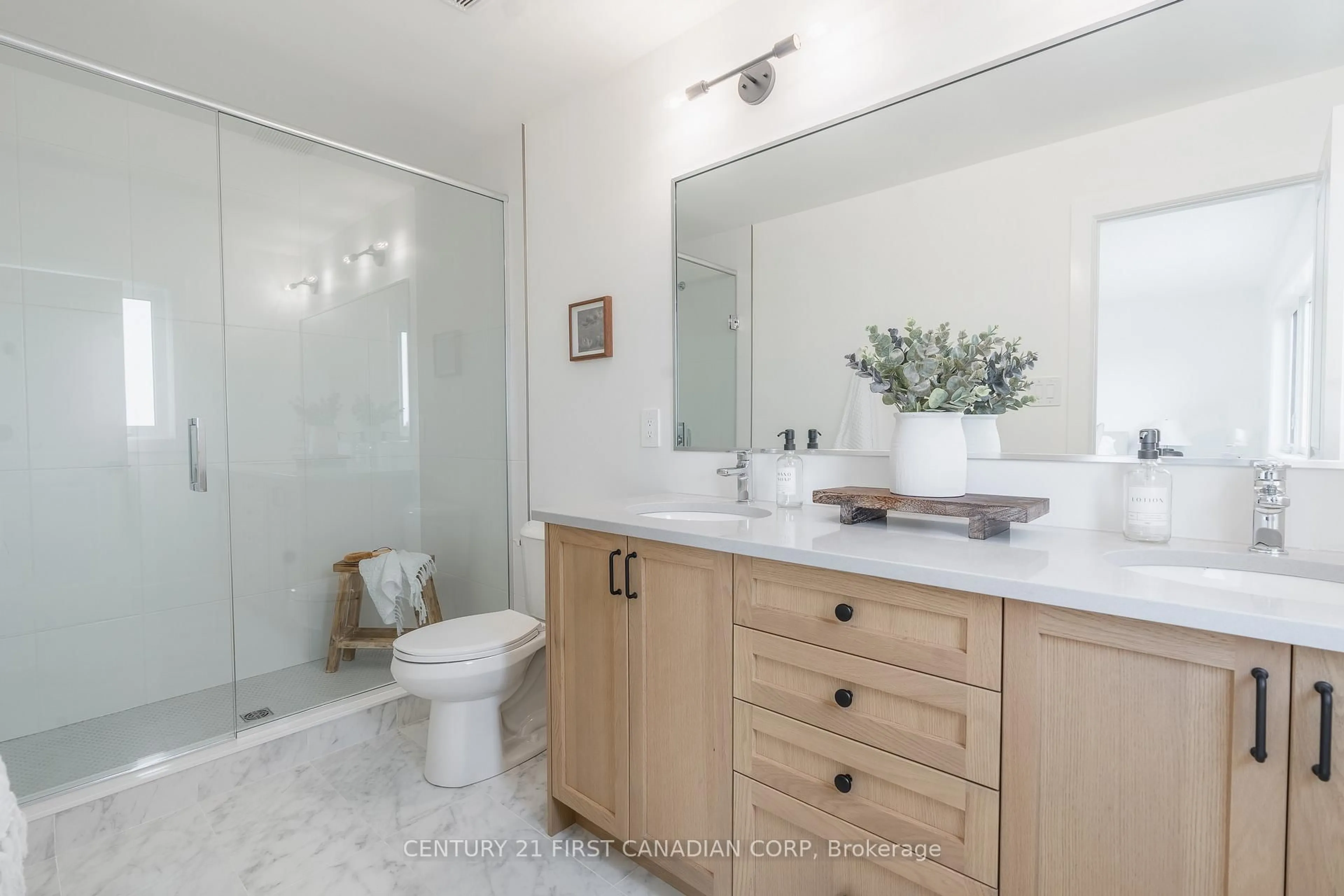 Contemporary bathroom, ceramic/tile floor for 147-47 SCOTTS Dr, Lucan Biddulph Ontario N0M 2J0