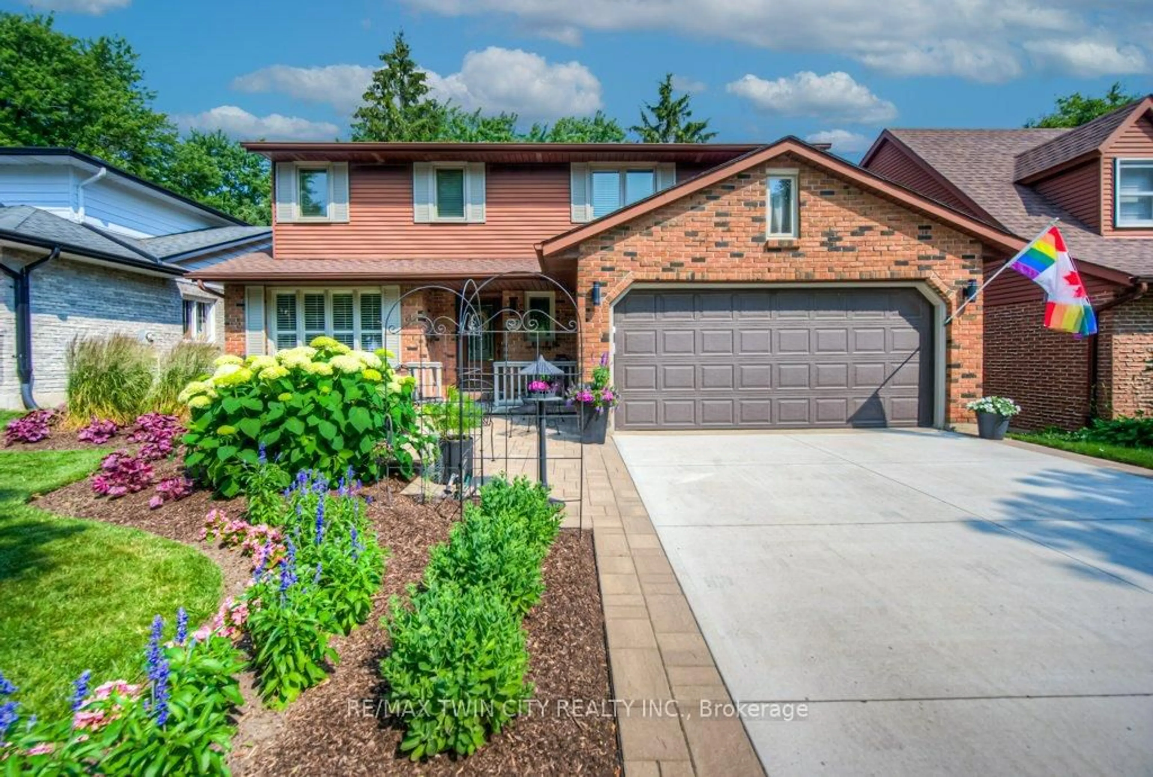 Home with brick exterior material, street for 377 Westridge Dr, Waterloo Ontario N2L 5Y1
