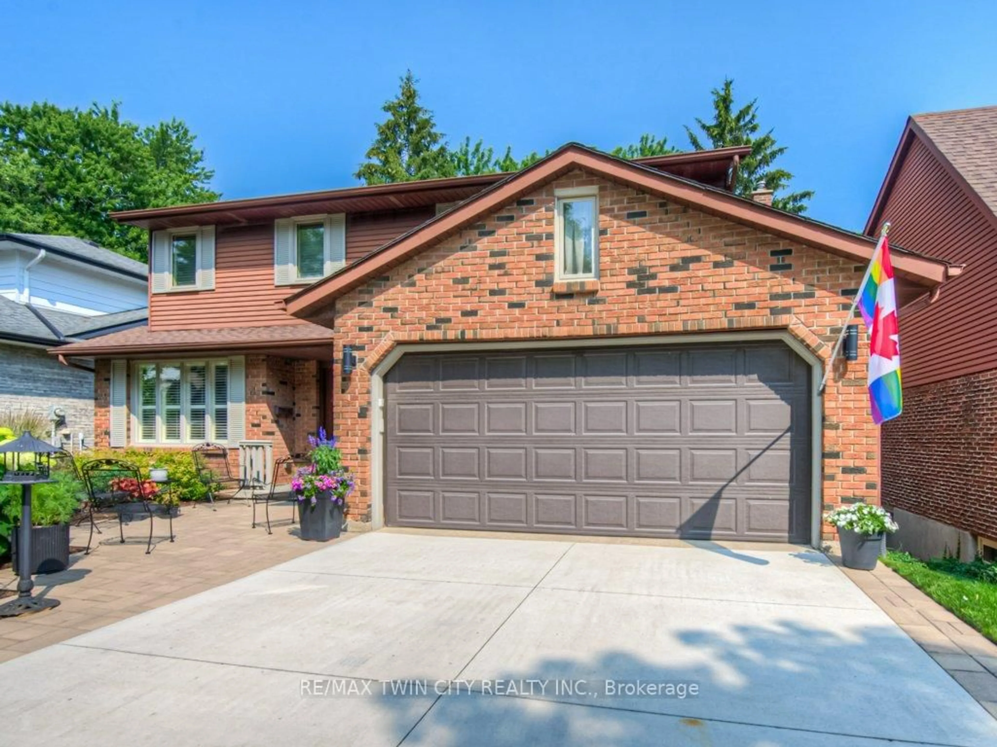 Home with brick exterior material, street for 377 Westridge Dr, Waterloo Ontario N2L 5Y1