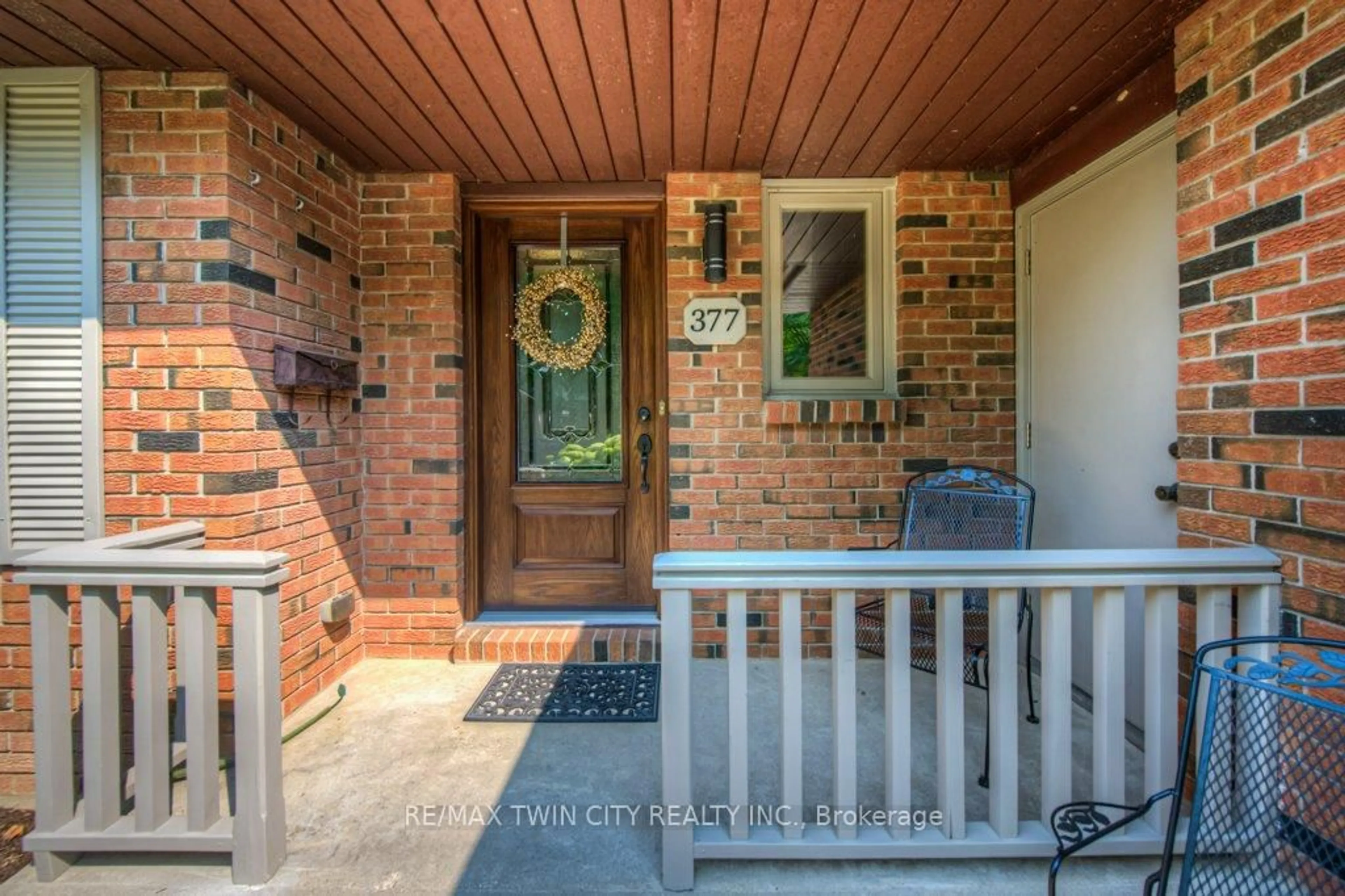 Indoor entryway for 377 Westridge Dr, Waterloo Ontario N2L 5Y1