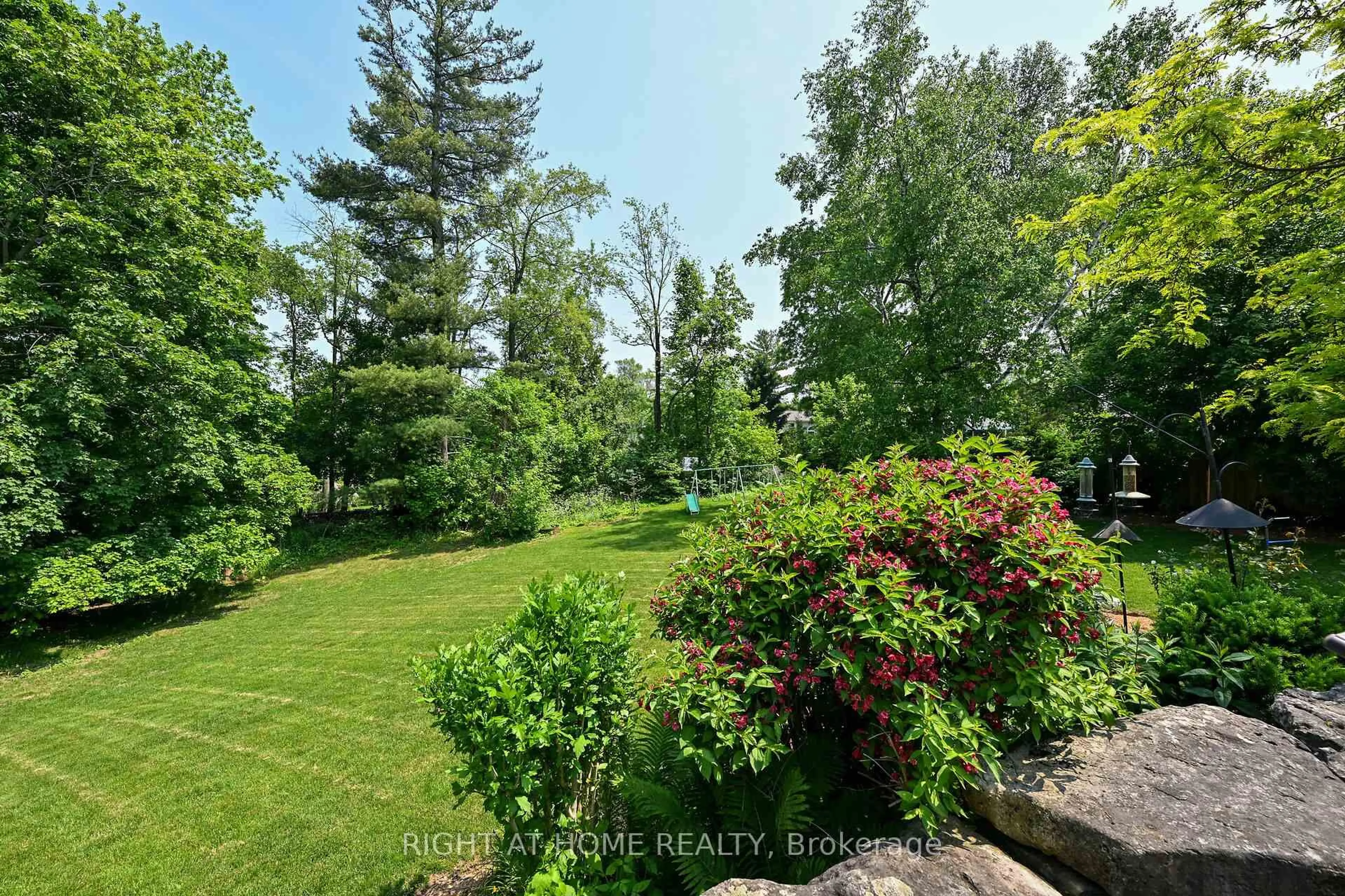 A pic from outside/outdoor area/front of a property/back of a property/a pic from drone, forest/trees view for 140 Wellington St, Hamilton Ontario L0R 2H0