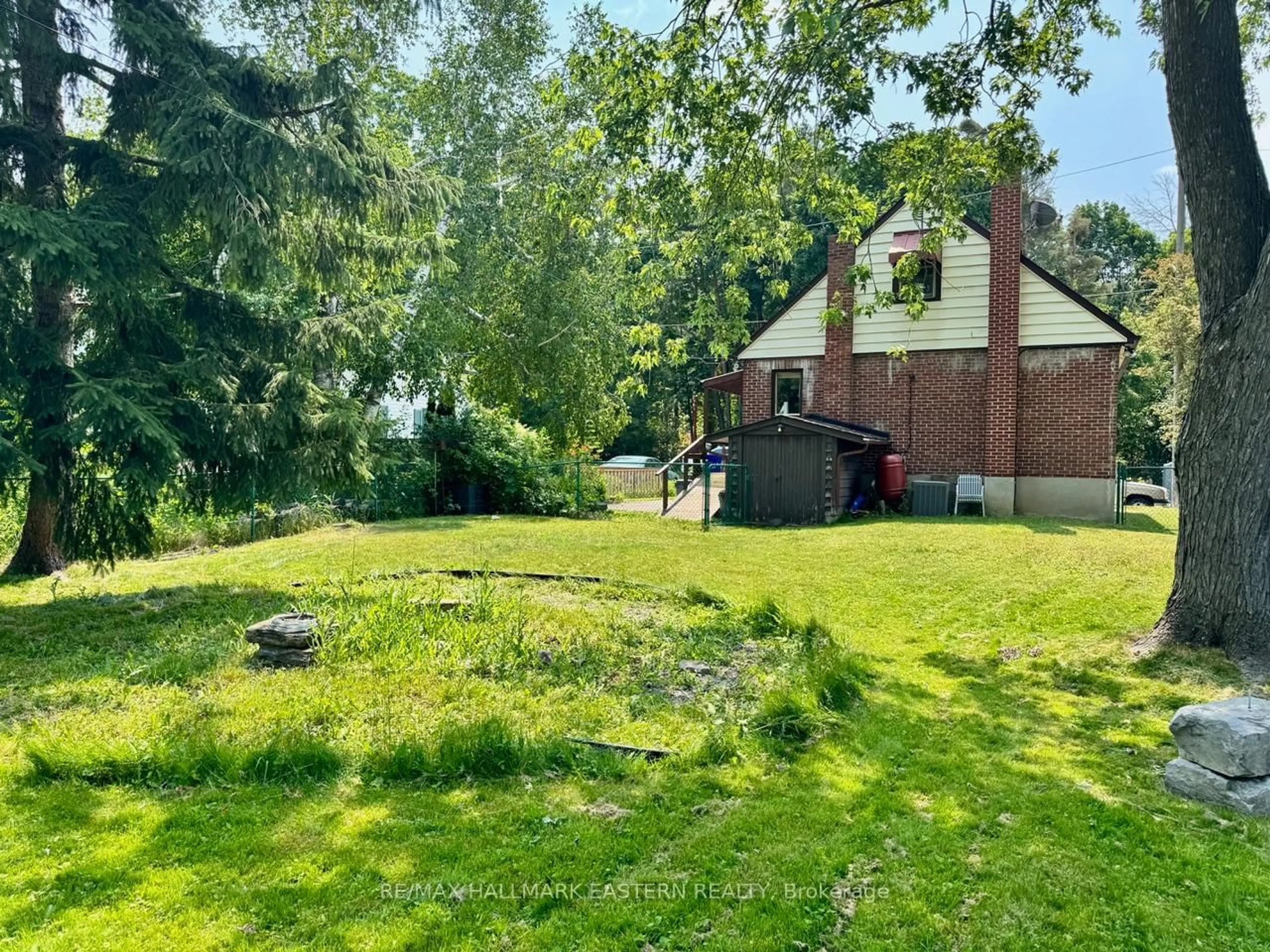 A pic from outside/outdoor area/front of a property/back of a property/a pic from drone, unknown for 232 Munroe Ave, Peterborough East Ontario K9H 1H8