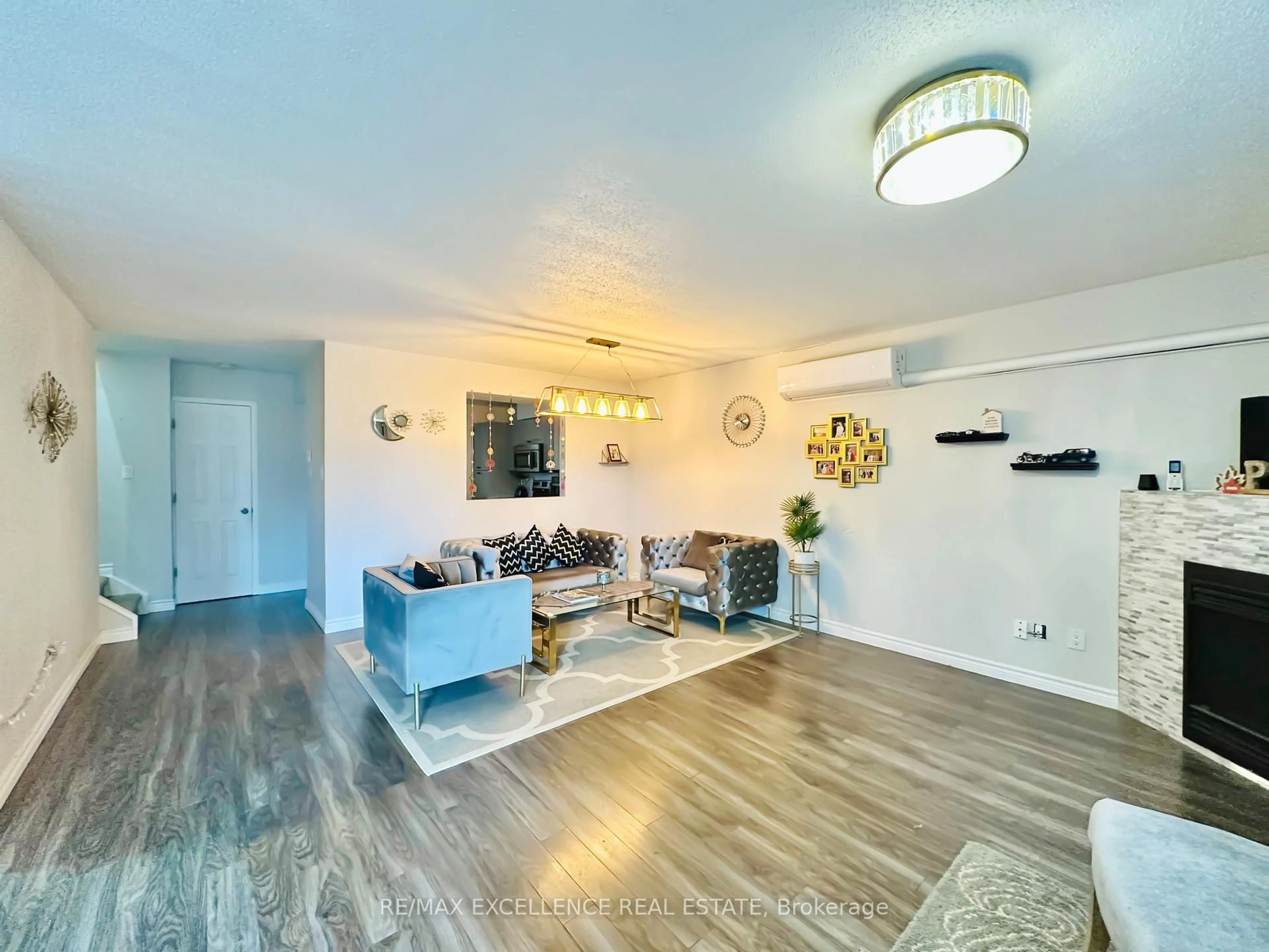 Living room with furniture, wood/laminate floor for 450 POND MILLS Rd #24, London South Ontario N5Z 4X2