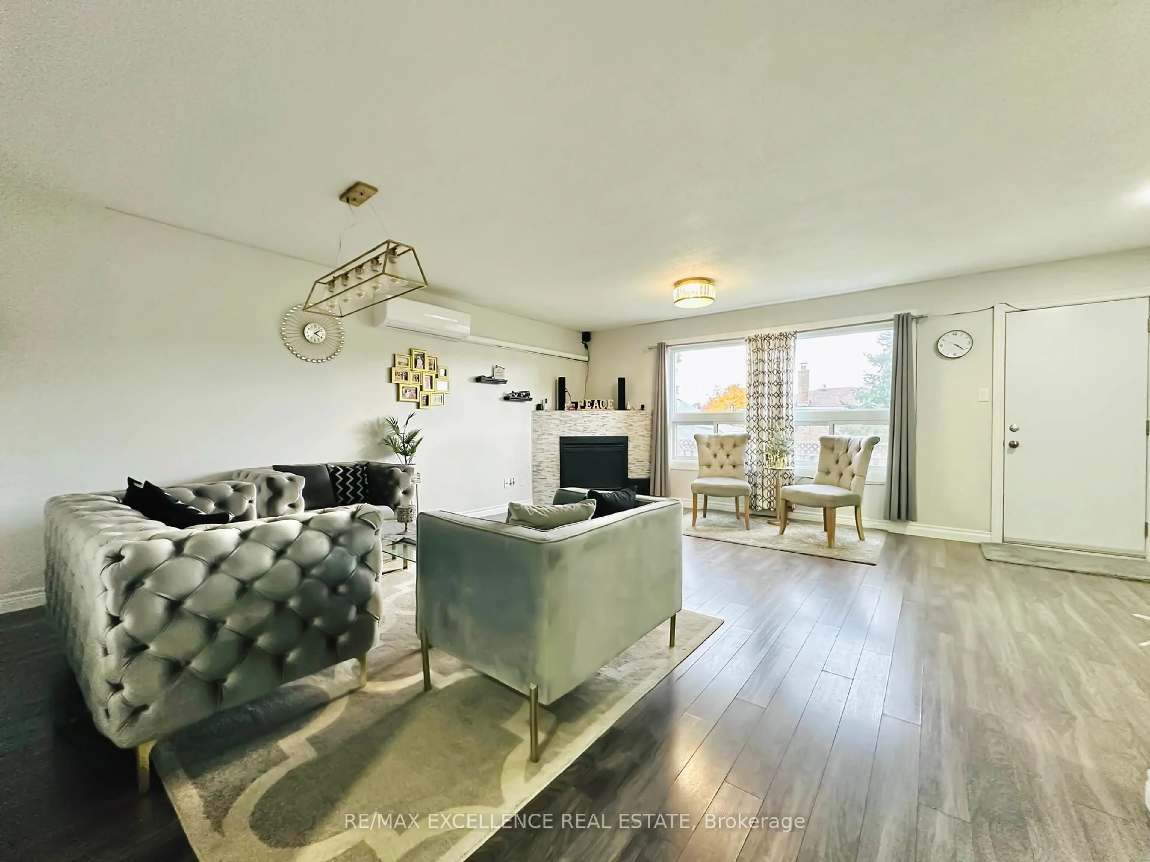 Living room with furniture, wood/laminate floor for 450 POND MILLS Rd #24, London South Ontario N5Z 4X2