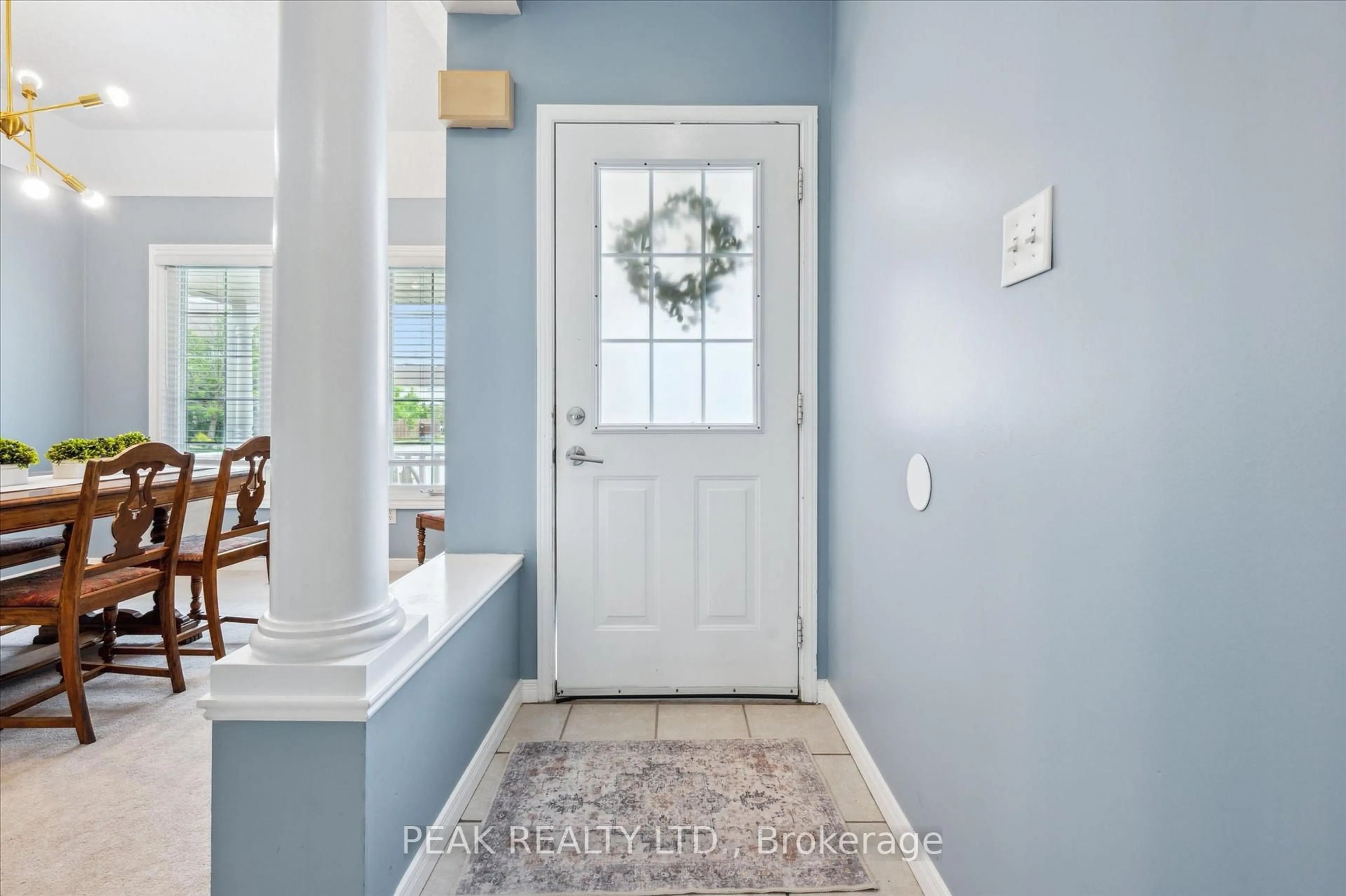 Indoor entryway for 606 EASTBRIDGE Blvd, Waterloo Ontario N2K 4H4
