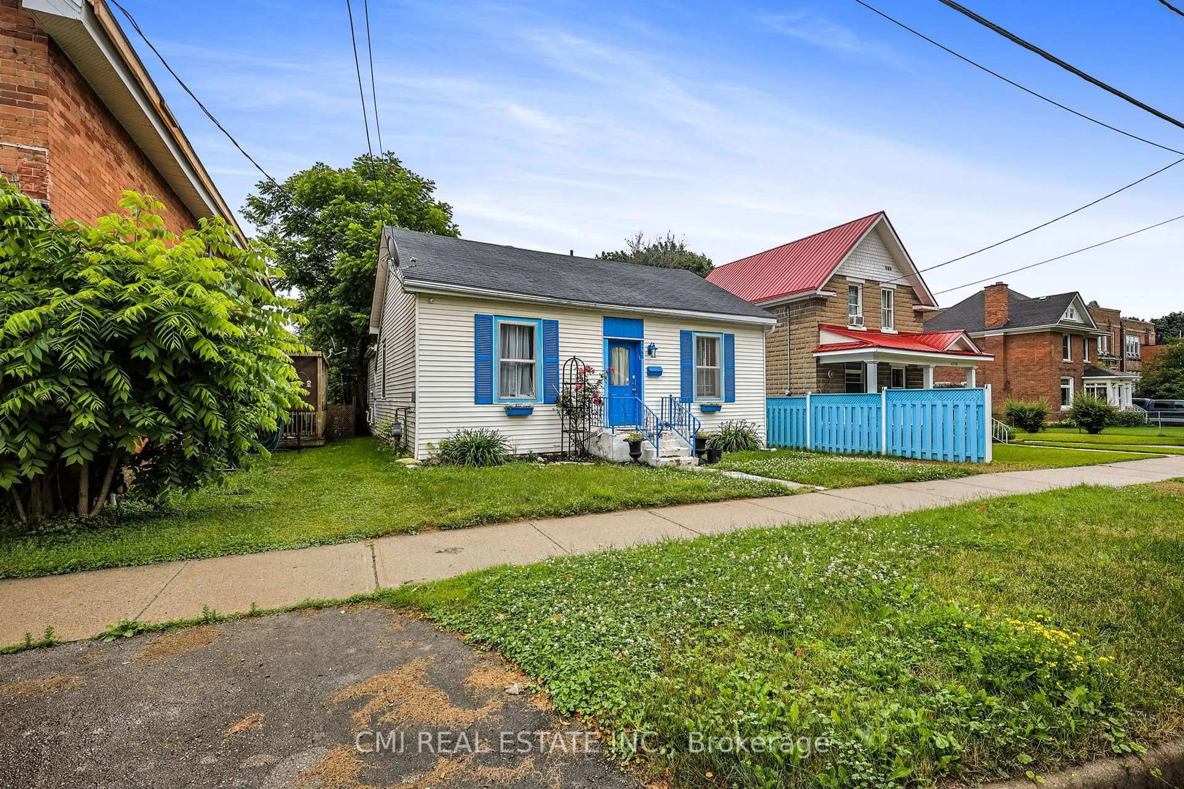 A pic from outside/outdoor area/front of a property/back of a property/a pic from drone, street for 1785 4th Ave, Owen Sound Ontario N4K 4X7