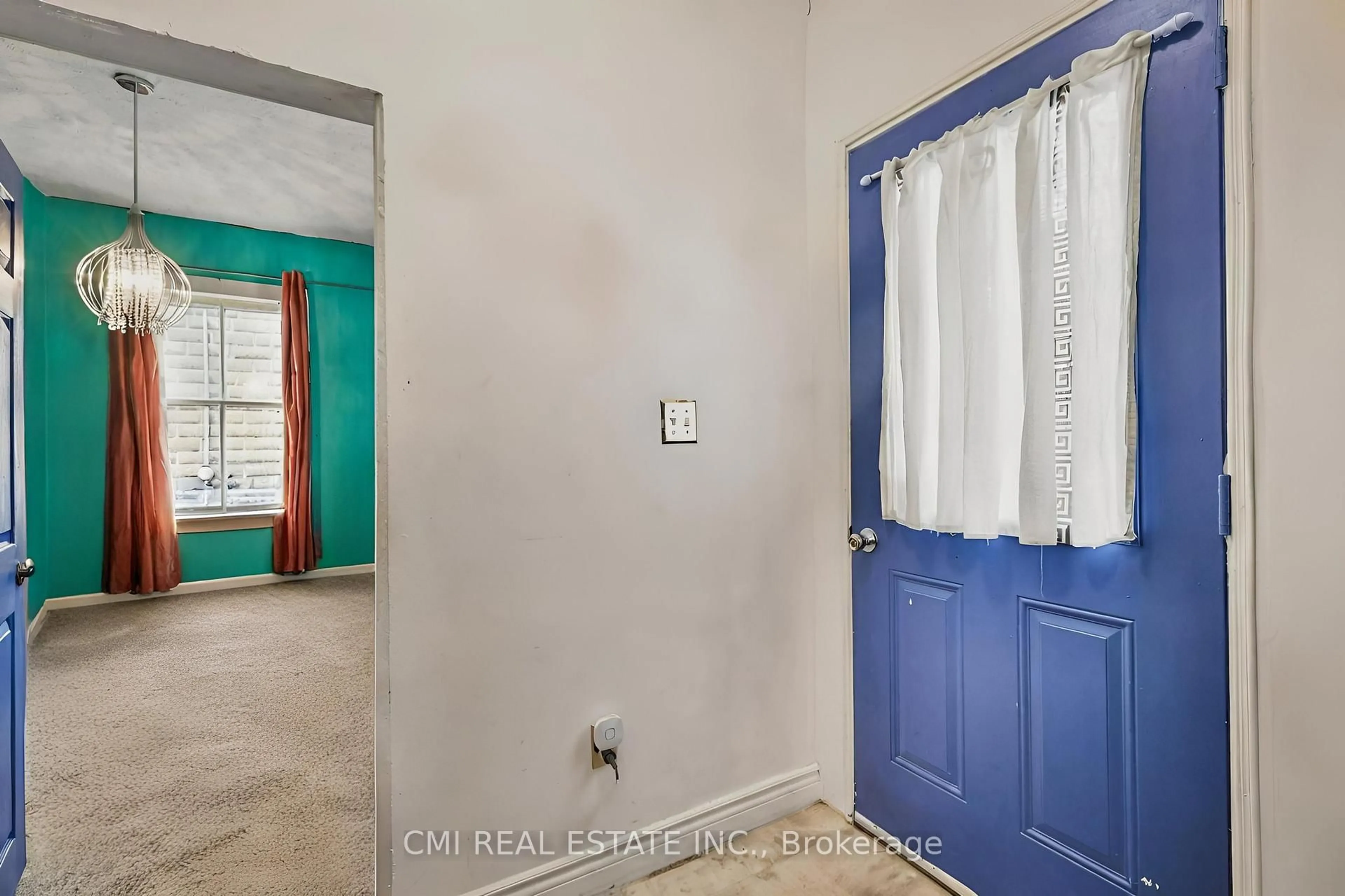 Indoor entryway for 1785 4th Ave, Owen Sound Ontario N4K 4X7