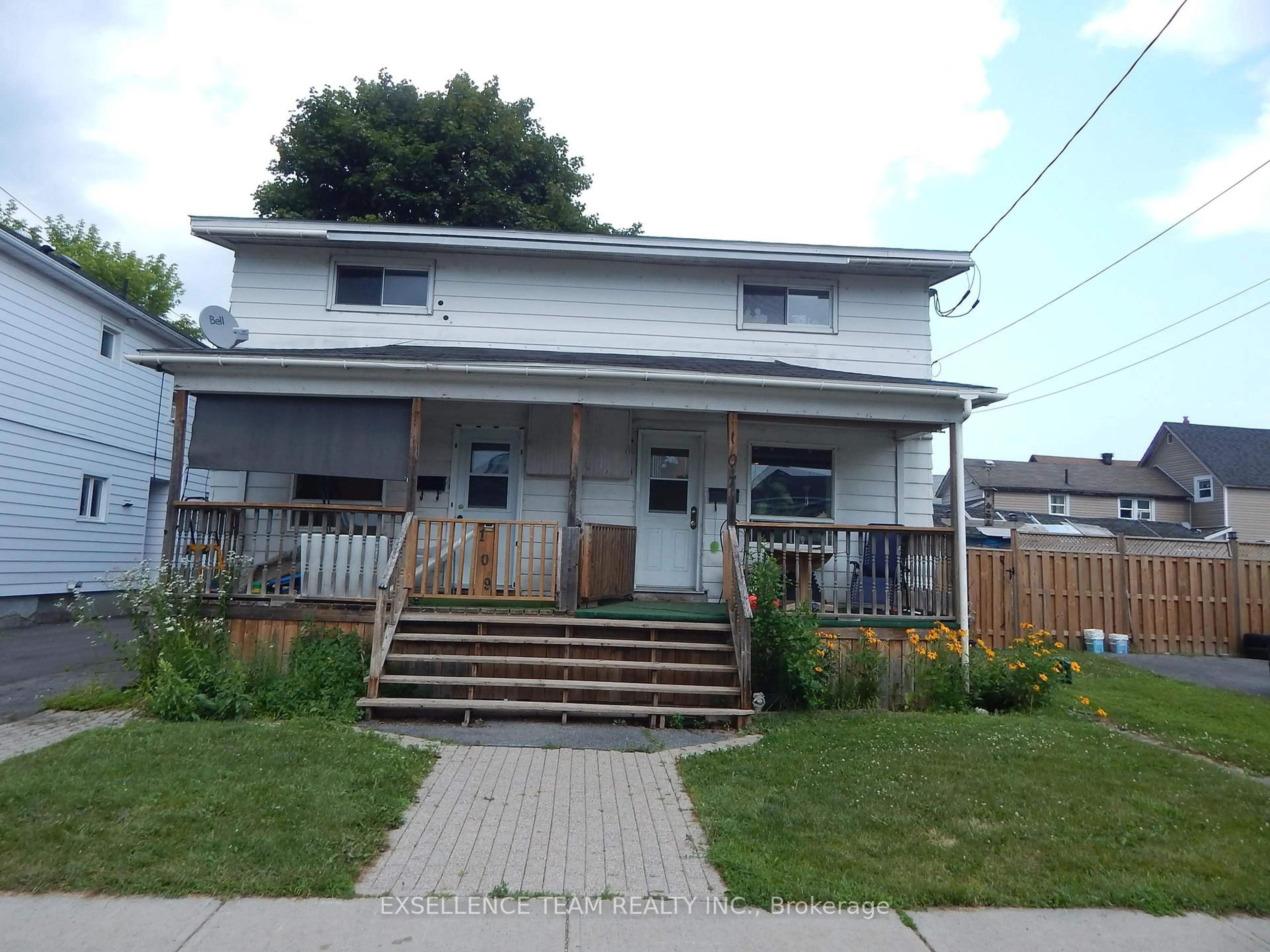 Home with vinyl exterior material, street for 107-109 Cumberland St, Cornwall Ontario K6J 4H4