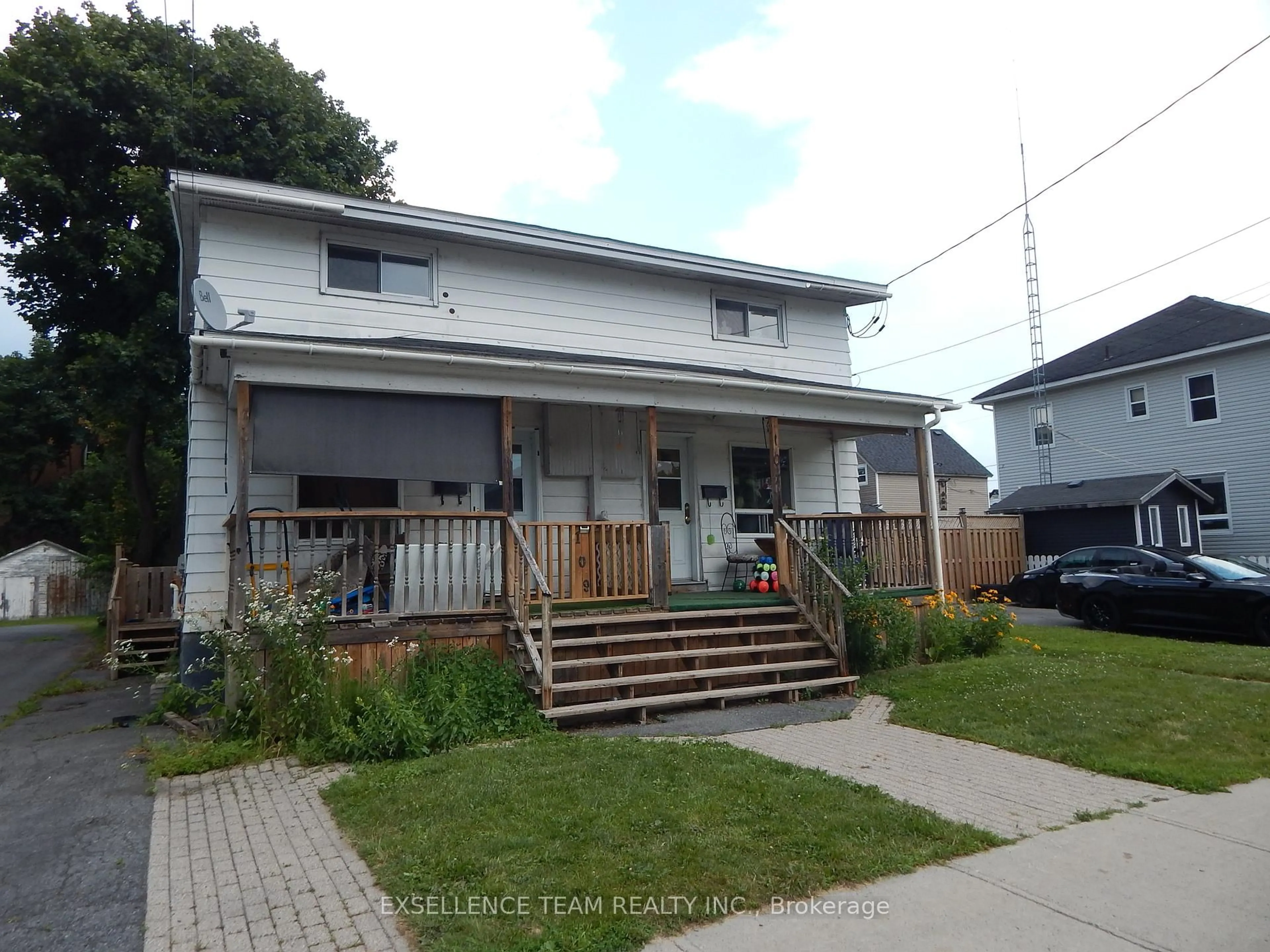 A pic from outside/outdoor area/front of a property/back of a property/a pic from drone, street for 107-109 Cumberland St, Cornwall Ontario K6J 4H4