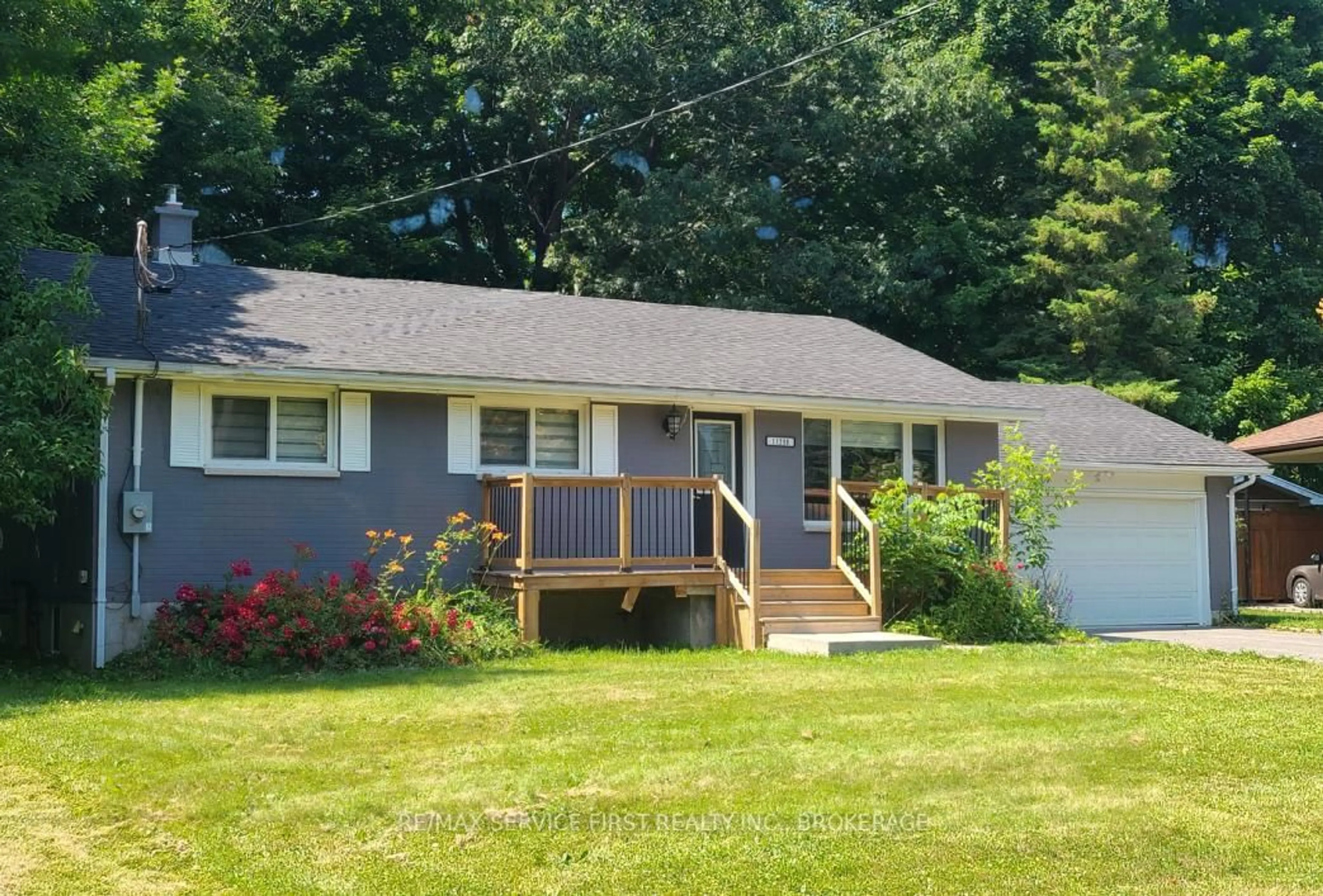 Home with vinyl exterior material, street for 1209 Lincoln Dr, Kingston Ontario K7M 4Z9