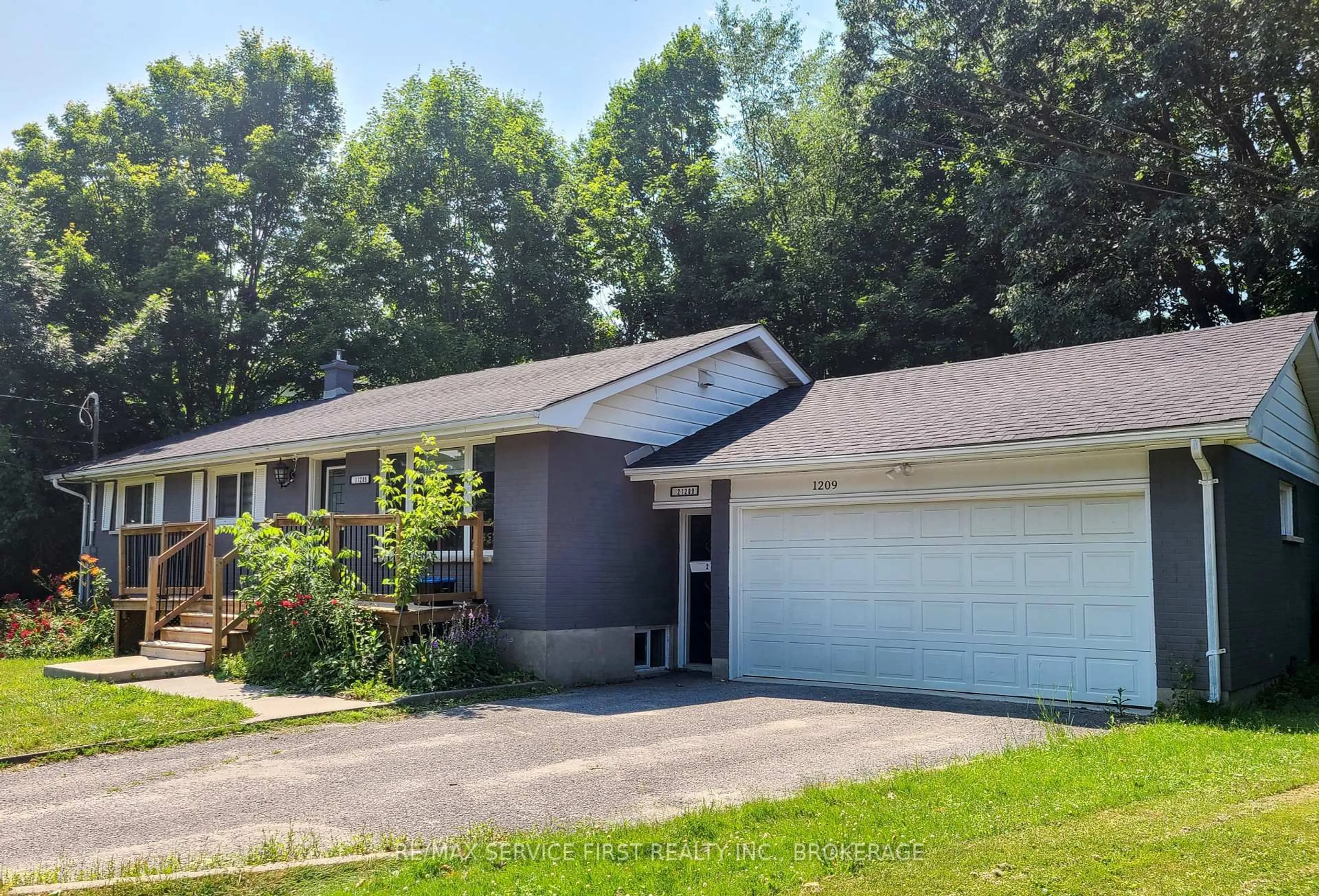 Home with vinyl exterior material, street for 1209 Lincoln Dr, Kingston Ontario K7M 4Z9