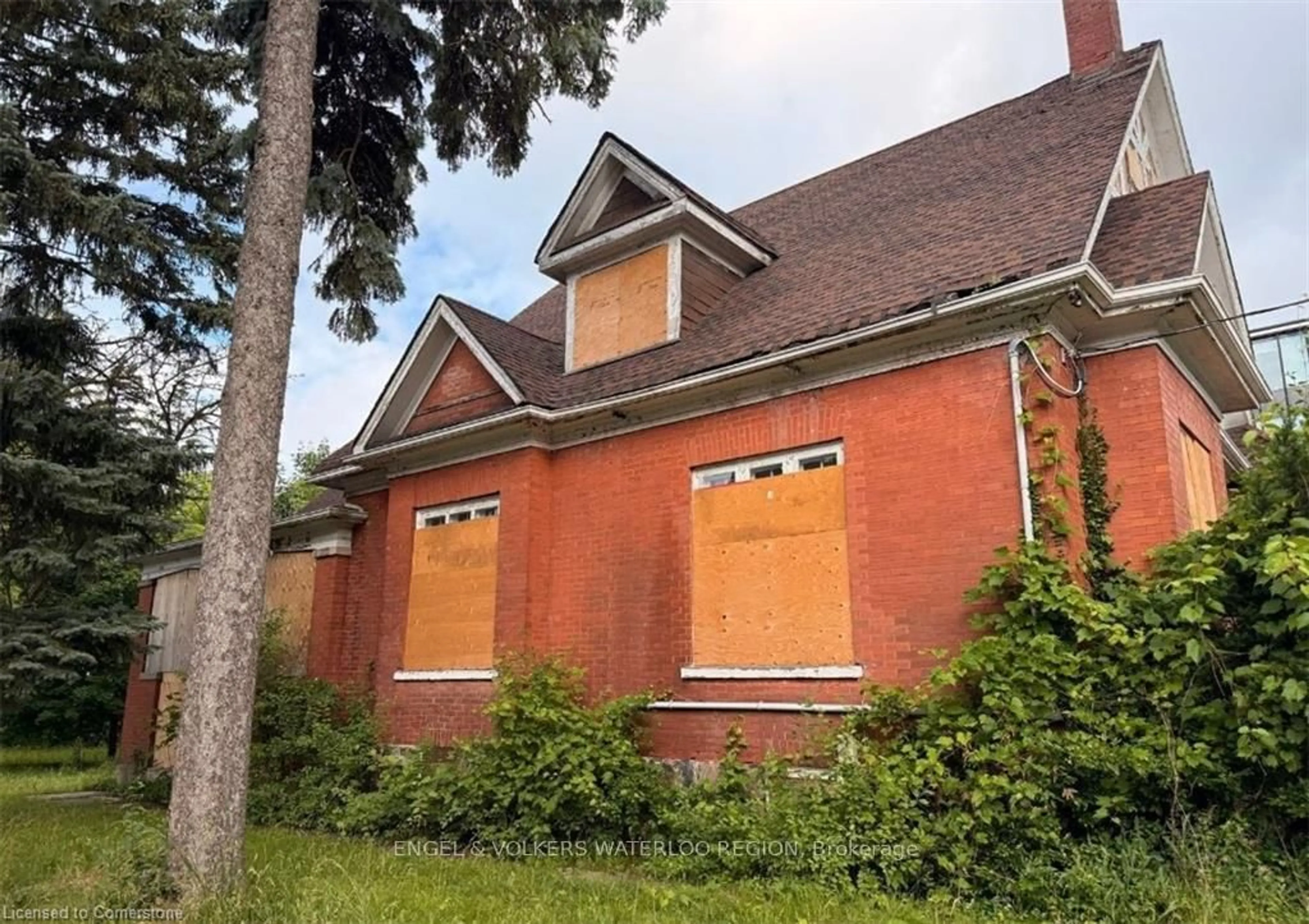 Home with brick exterior material, building for 11 Irvin St, Kitchener Ontario N2H 1K6