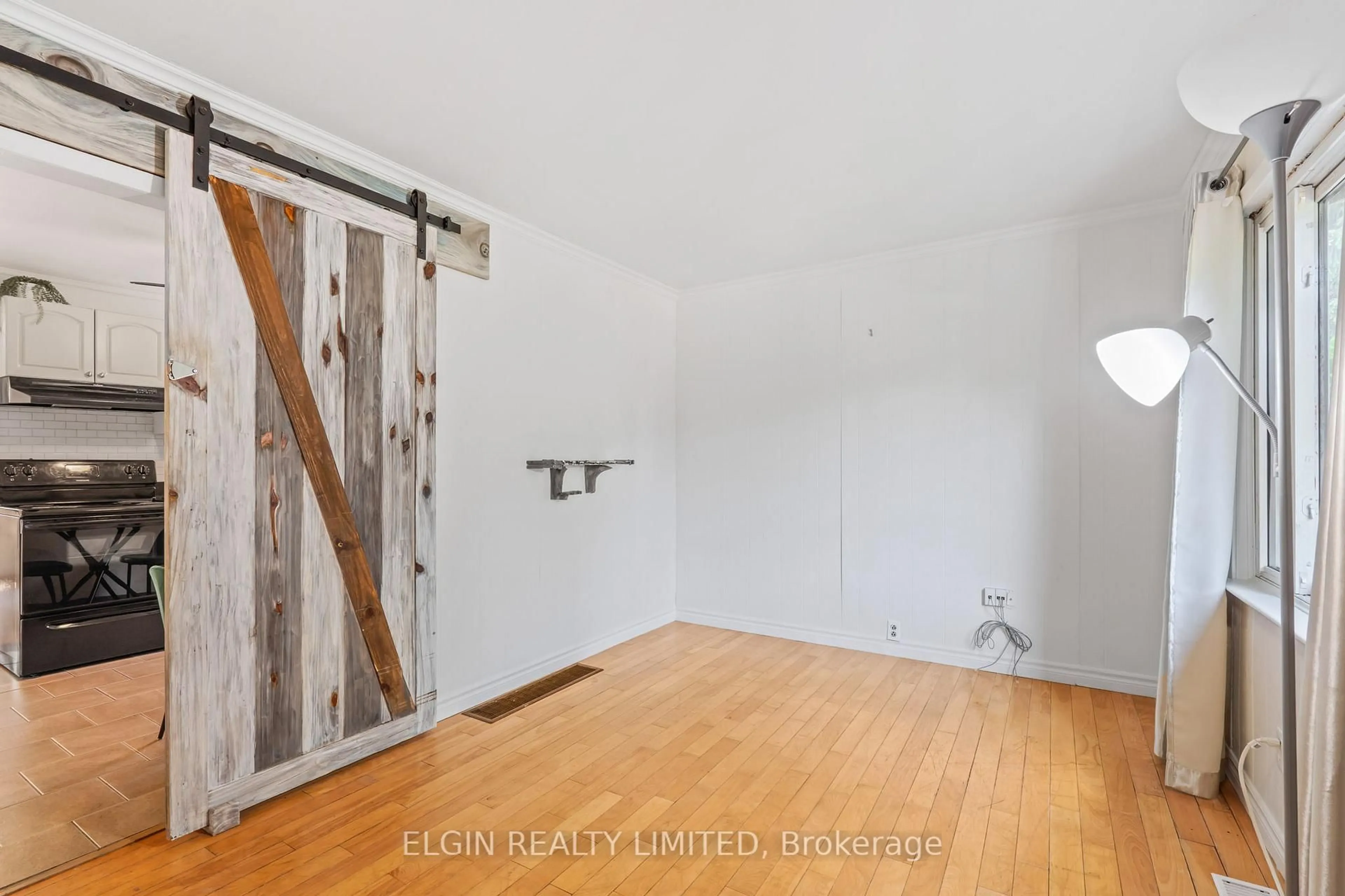 A pic of a room for 189 Emerson Ave, London South Ontario N5Z 3L5