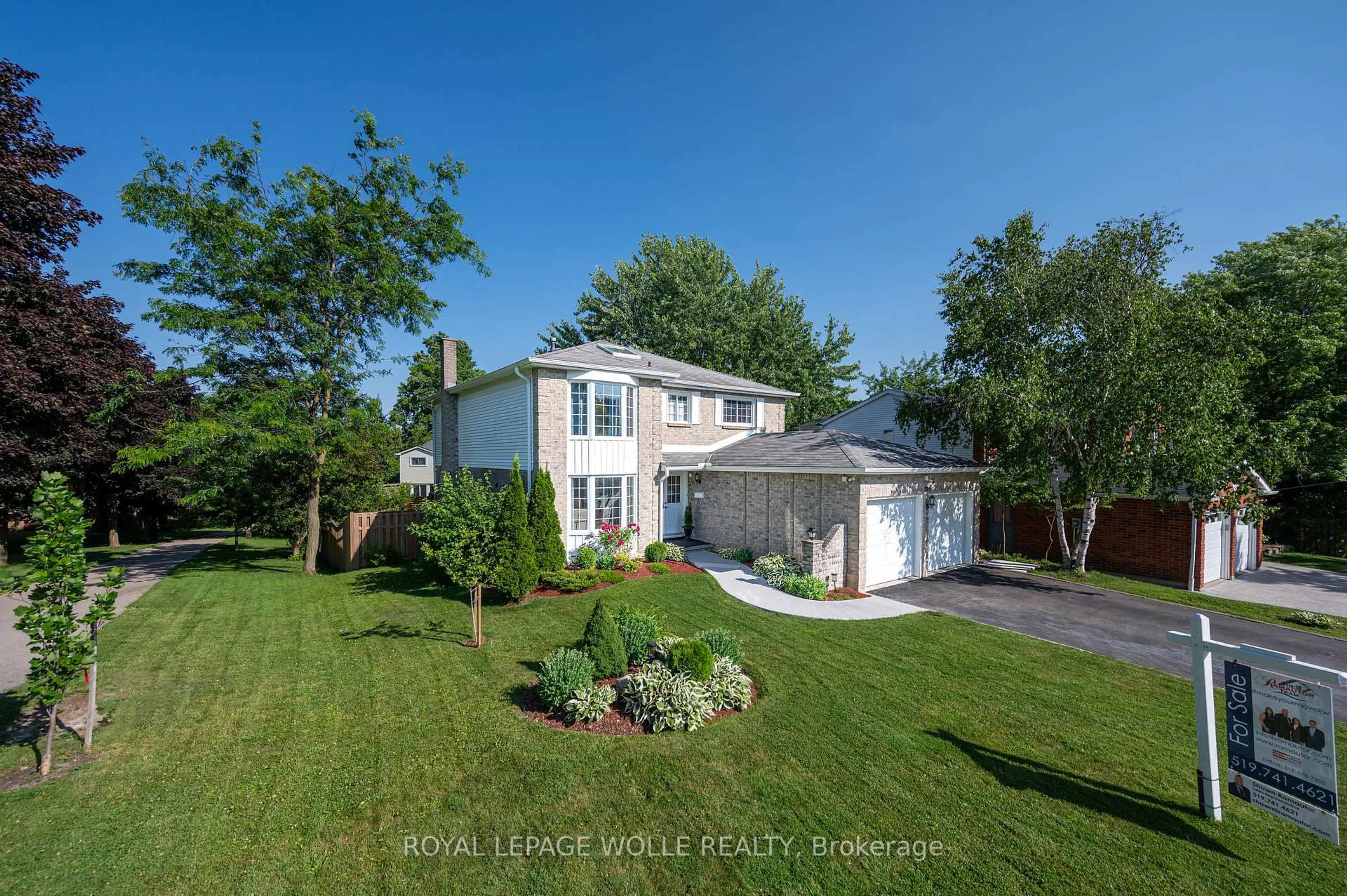 A pic from outside/outdoor area/front of a property/back of a property/a pic from drone, water/lake/river/ocean view for 206 Westvale Dr, Waterloo Ontario N2T 1C3
