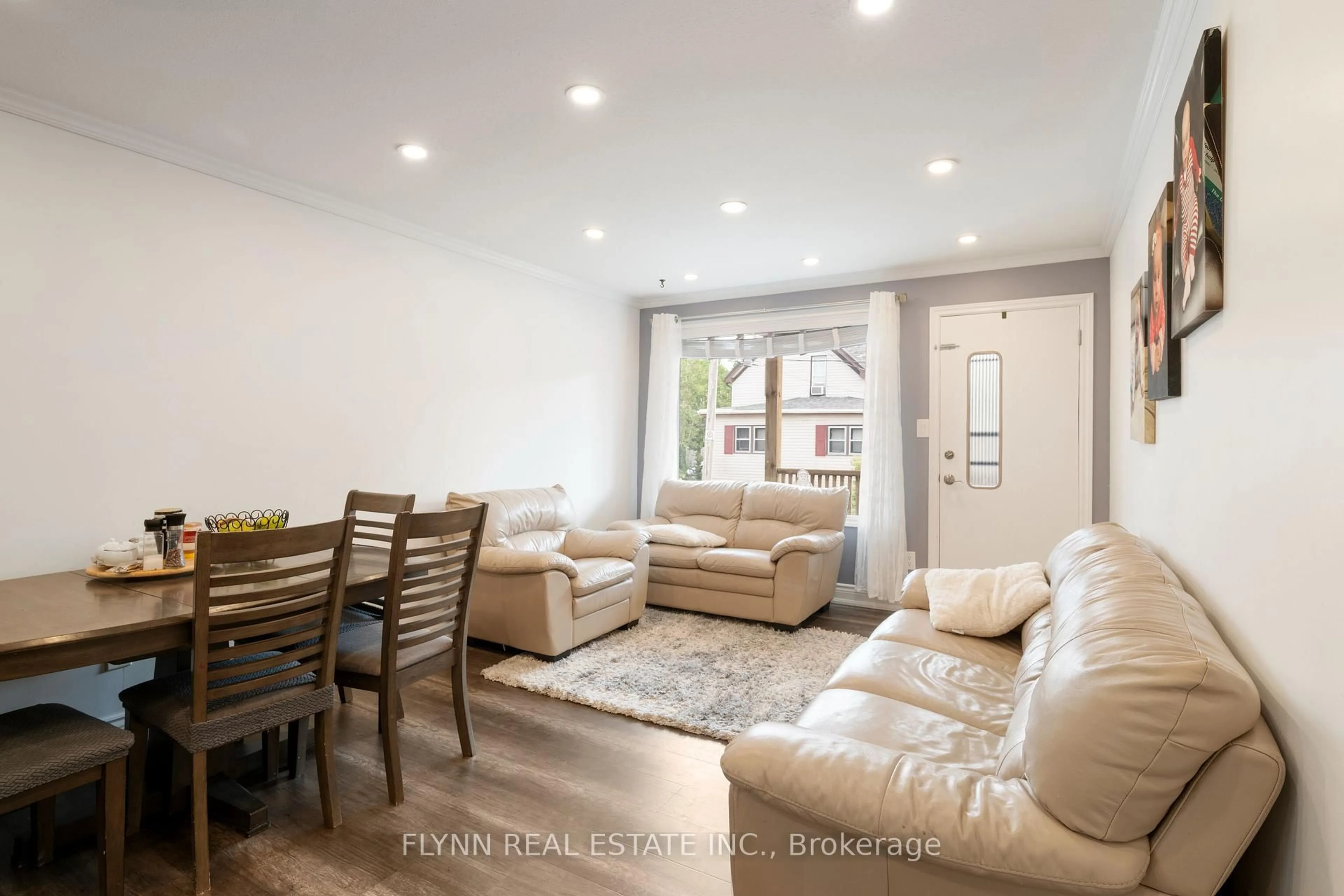 Living room with furniture, unknown for 116 Elmview St, Welland Ontario L3C 4K7