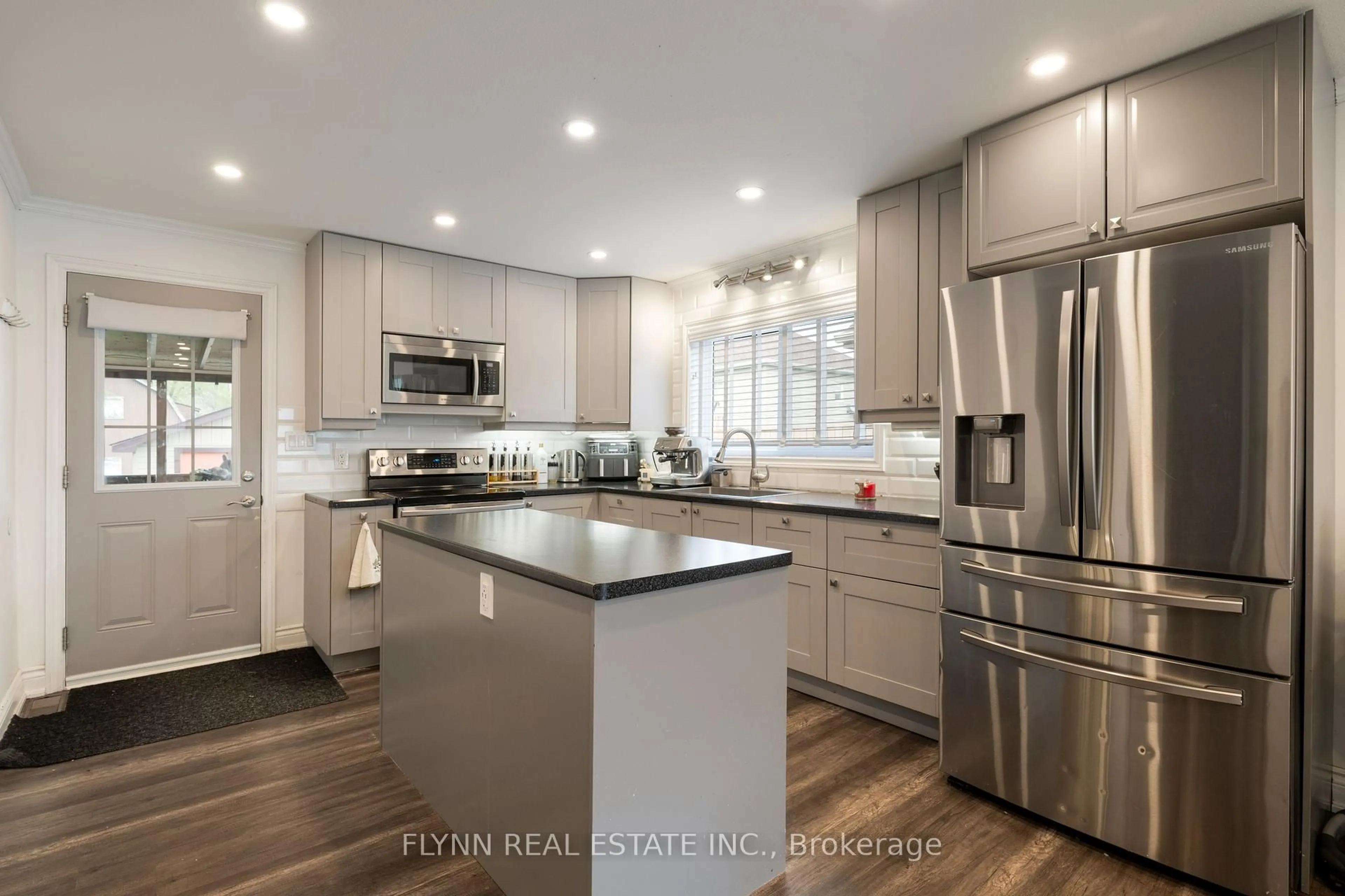 Open concept kitchen, unknown for 116 Elmview St, Welland Ontario L3C 4K7