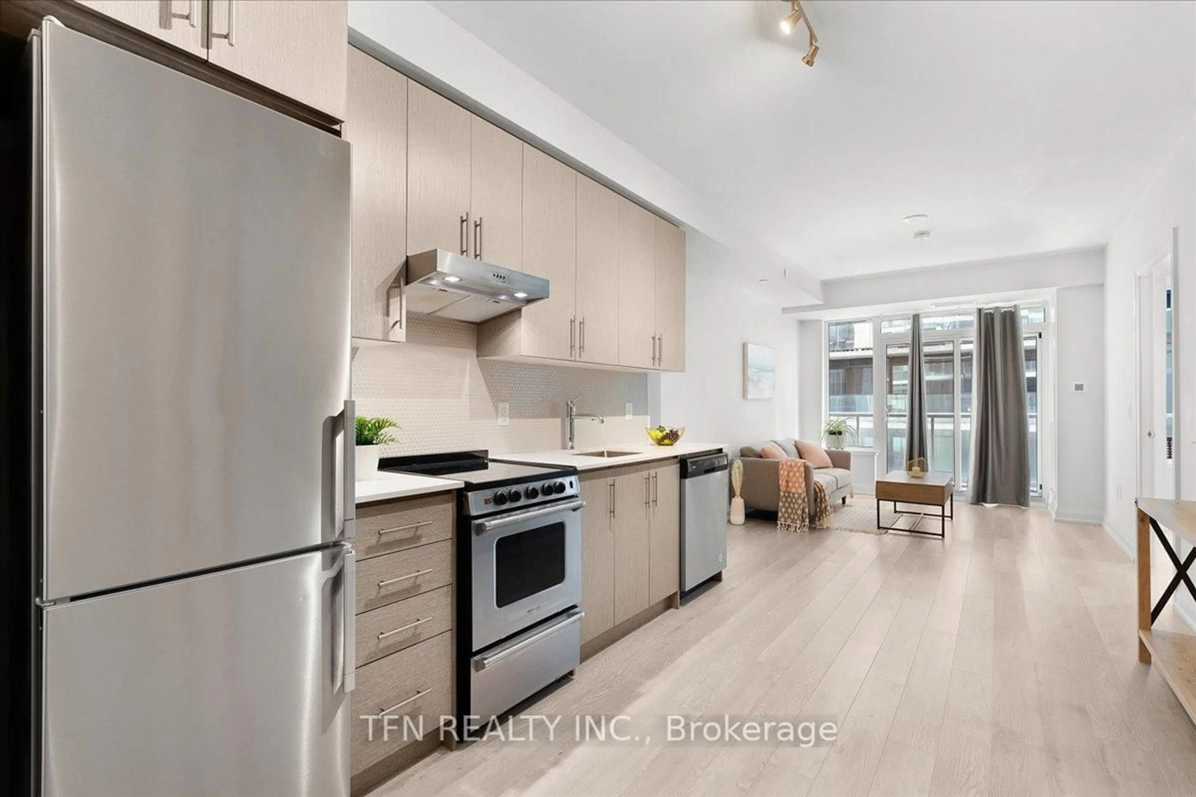 Open concept kitchen, ceramic/tile floor for 212 King William St #513, Hamilton Ontario L8R 0A7