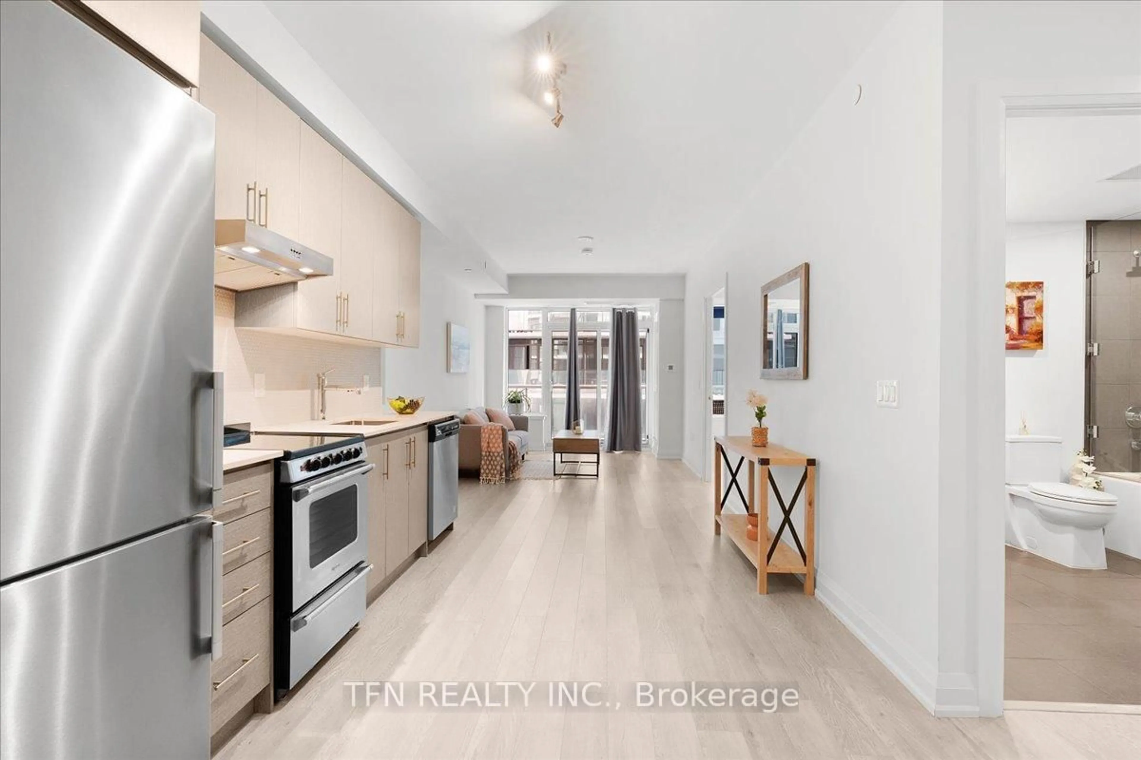 Open concept kitchen, ceramic/tile floor for 212 King William St #513, Hamilton Ontario L8R 0A7