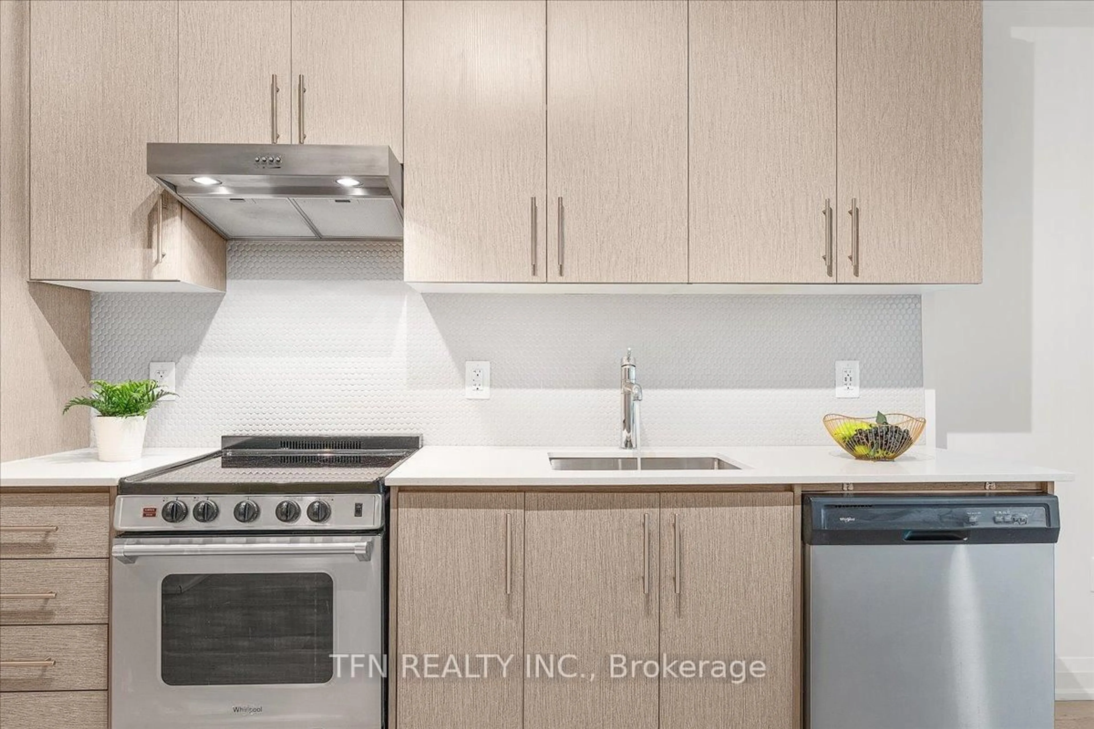 Standard kitchen, unknown for 212 King William St #513, Hamilton Ontario L8R 0A7