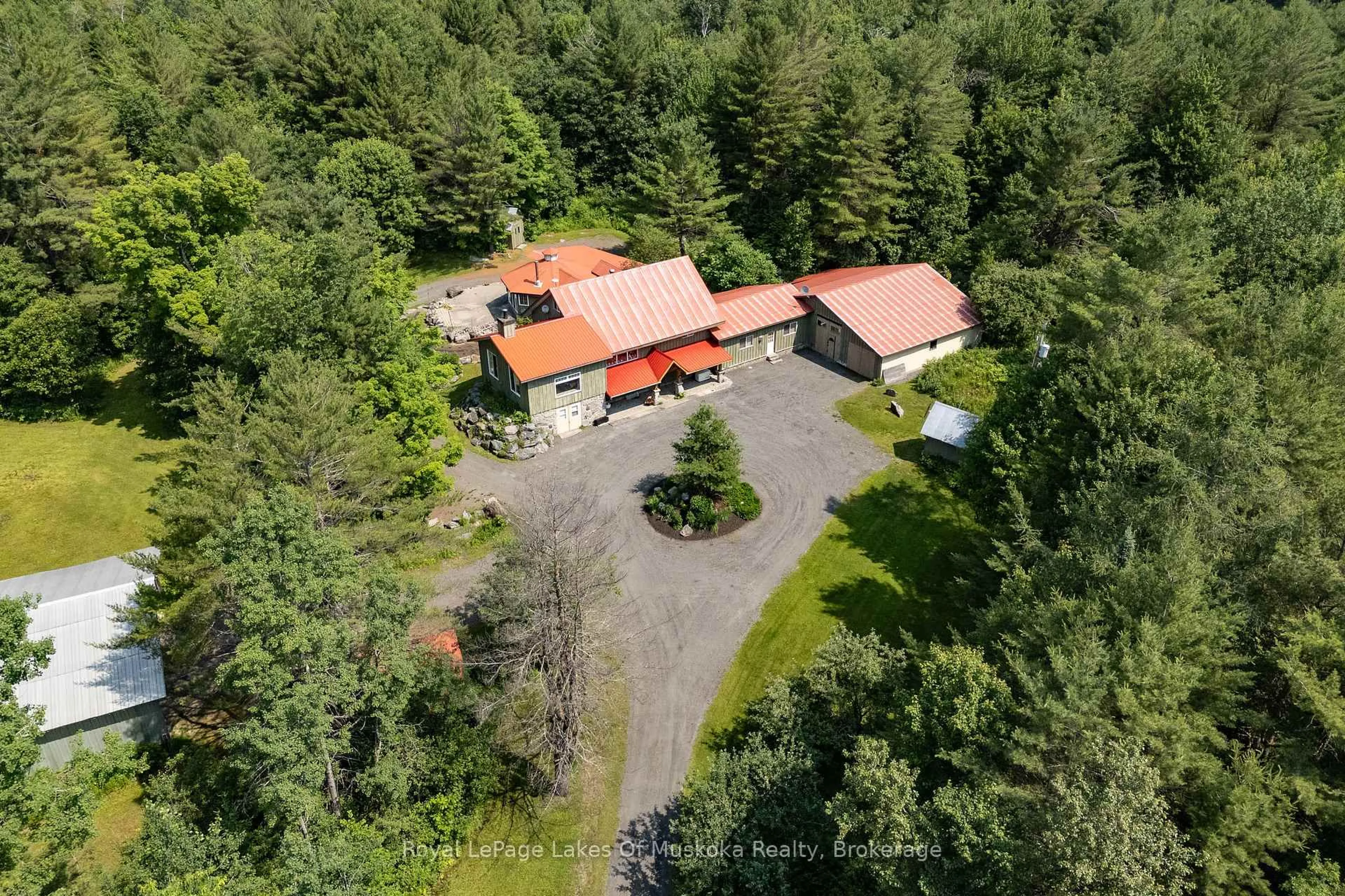 A pic from outside/outdoor area/front of a property/back of a property/a pic from drone, unknown for 2171 Muskoka 117 Rd, Lake of Bays Ontario P0B 1A0