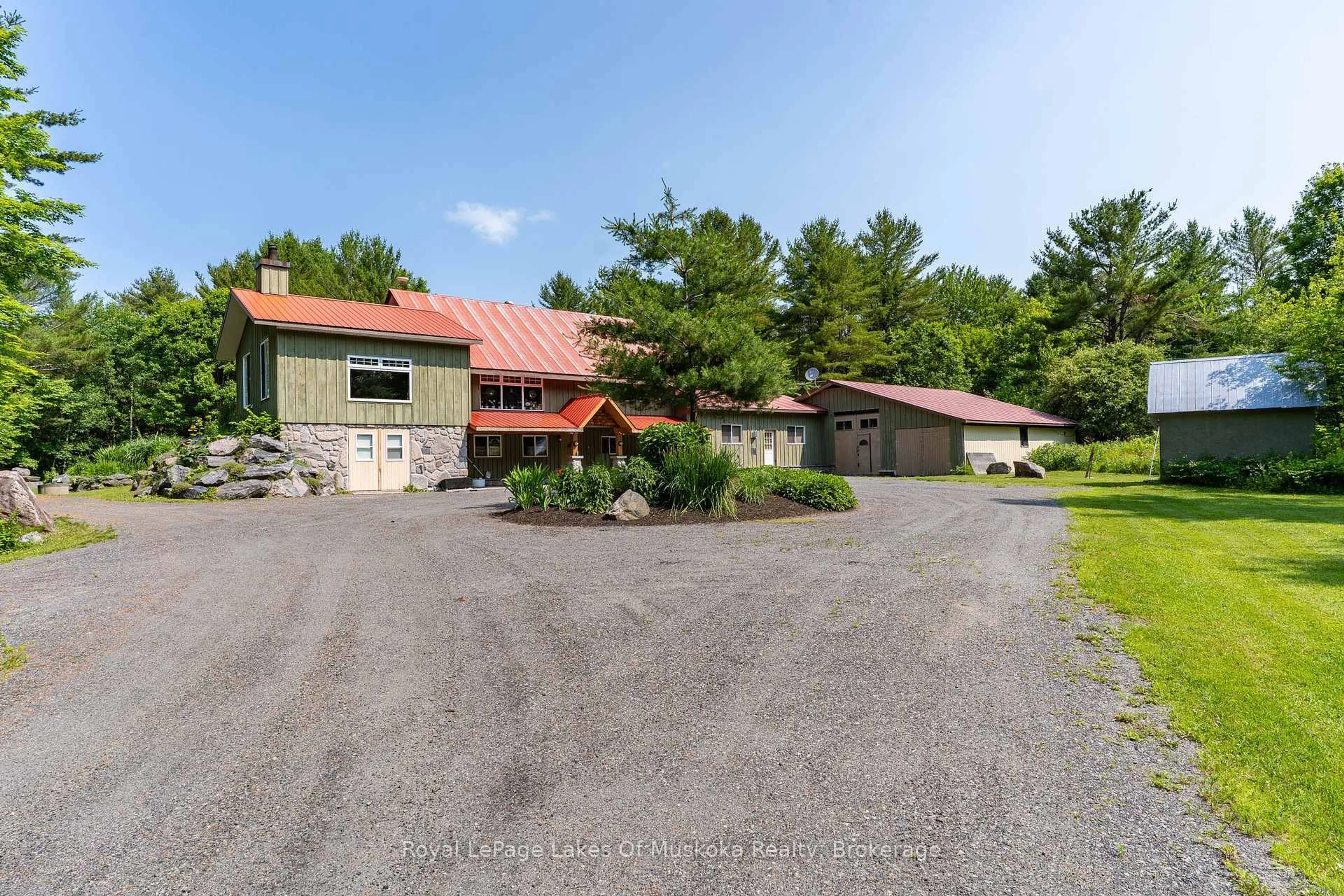 A pic from outside/outdoor area/front of a property/back of a property/a pic from drone, unknown for 2171 Muskoka 117 Rd, Lake of Bays Ontario P0B 1A0